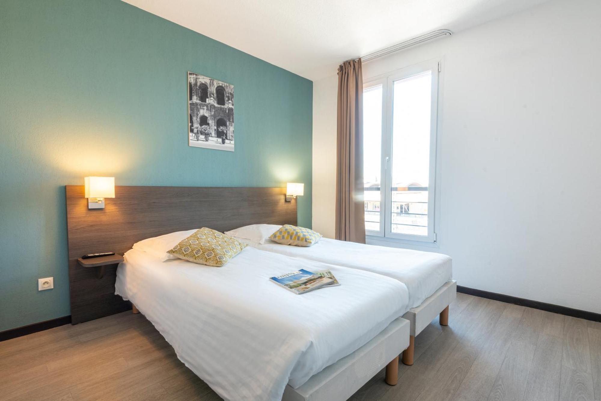 One-Bedroom Apartment Twin