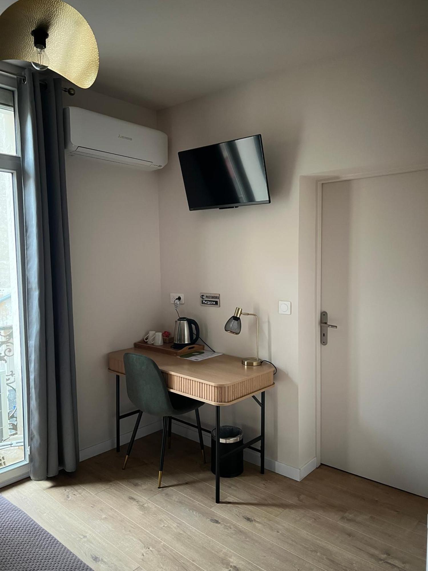 2-Bedroom Suite with air conditionning,1635083676:JPEG