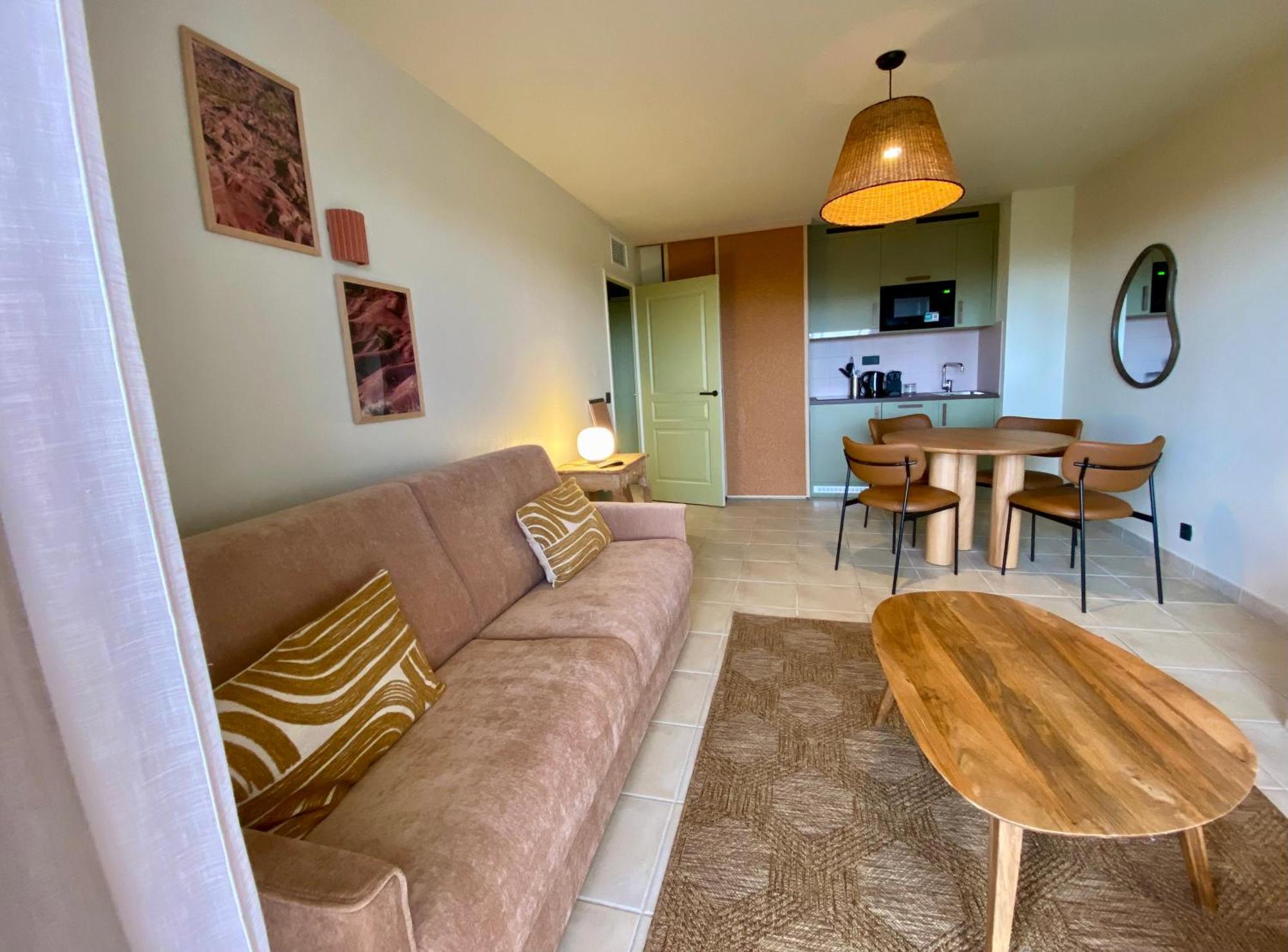 Two-Bedroom Apartment Golf side,1636734053:JPEG