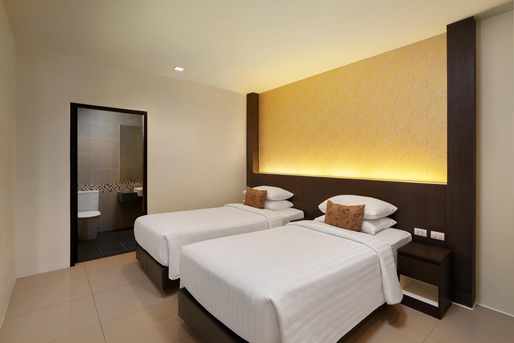 One Bedroom Suite Pool Access Seaview