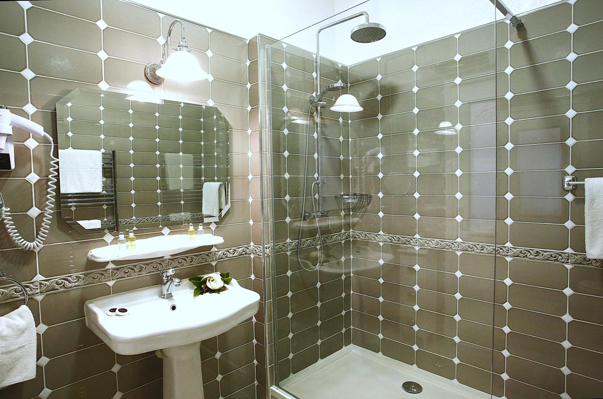 Double Room - Pedestrian Street Side,1640383277:JPEG