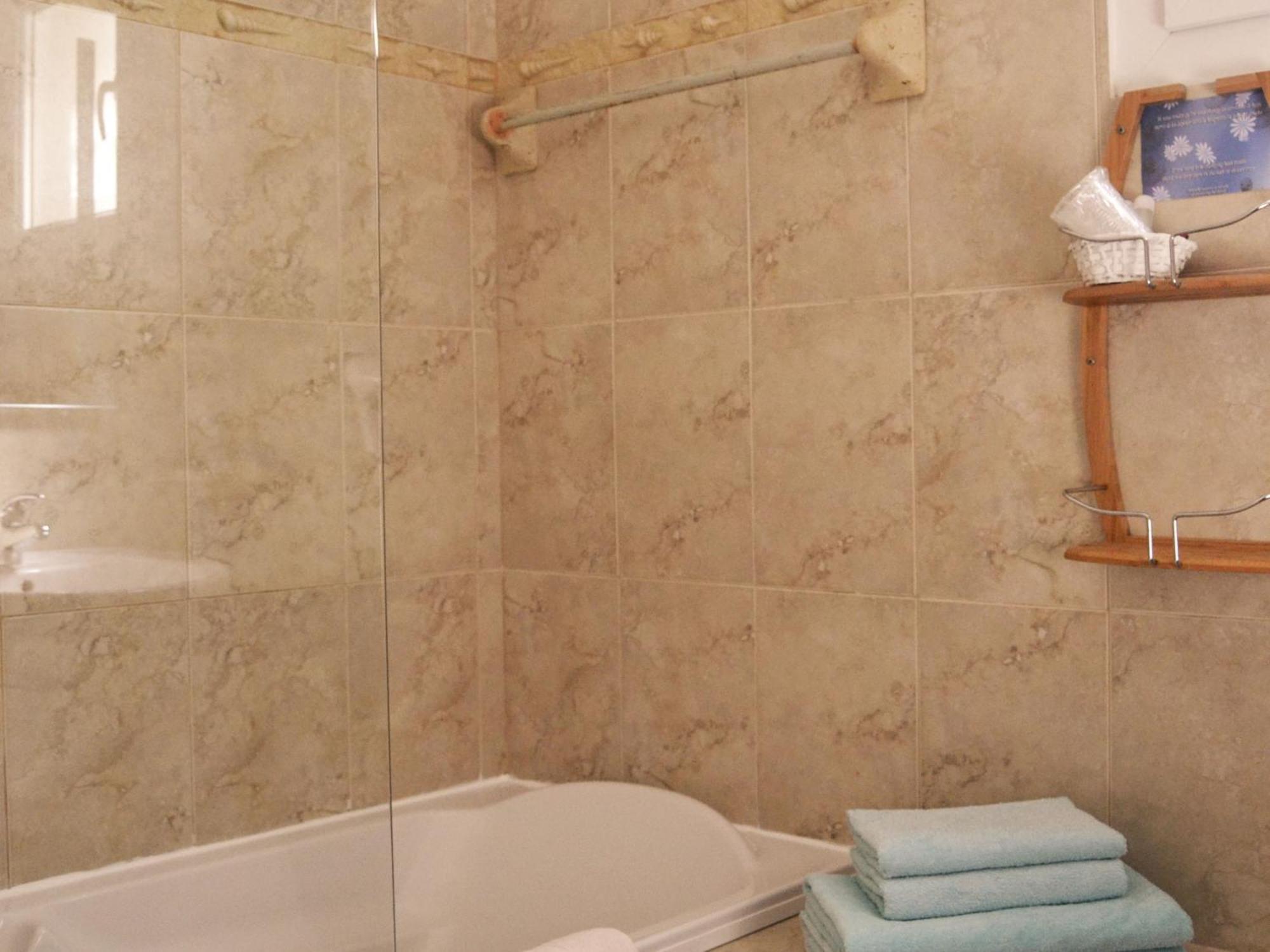 Chambre Triple Supérieure avec Salle de Bains - Vue sur Mer