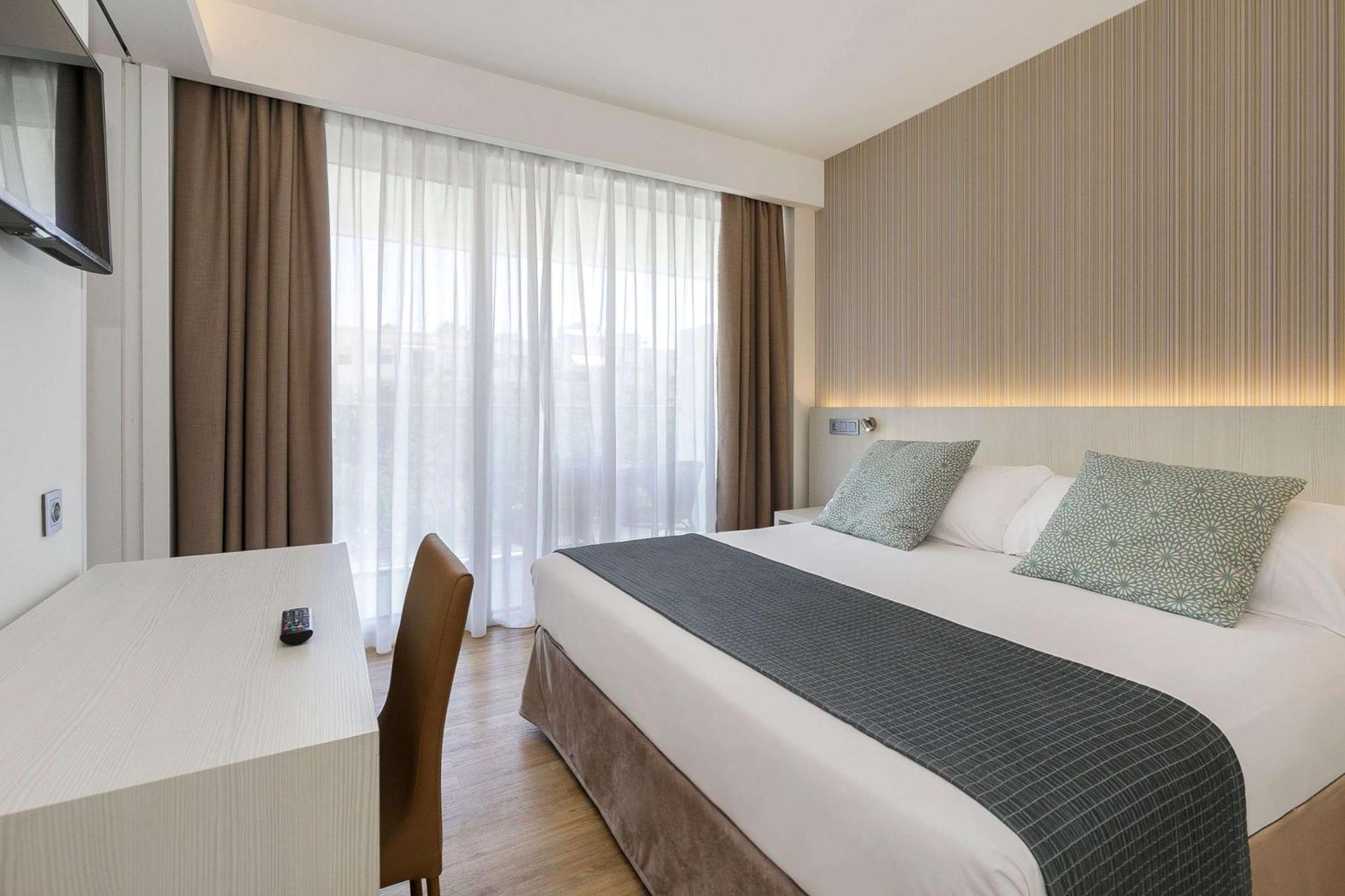 Family Junior Suite (3 Adults + 1 Child),1630862675:JPEG