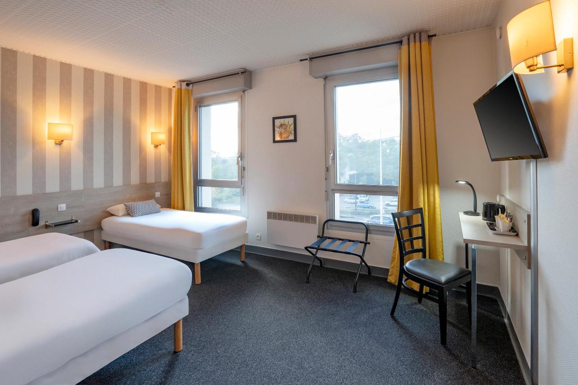 Standard Room Three Single Beds Non-Smoking