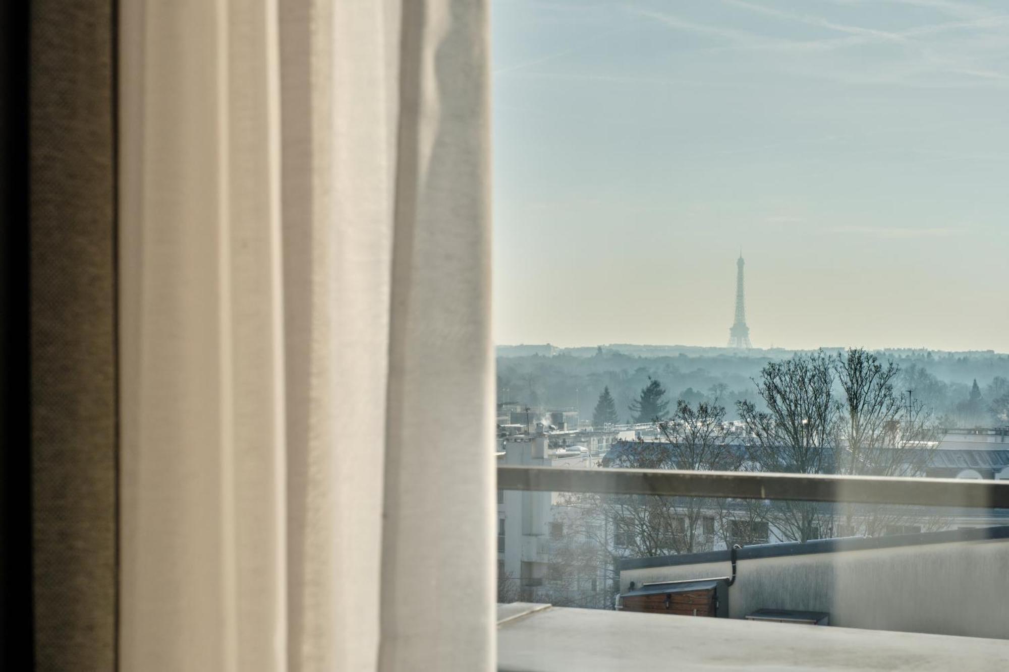Double or Twin Room with Eiffel Tower View,1651743585:JPEG
