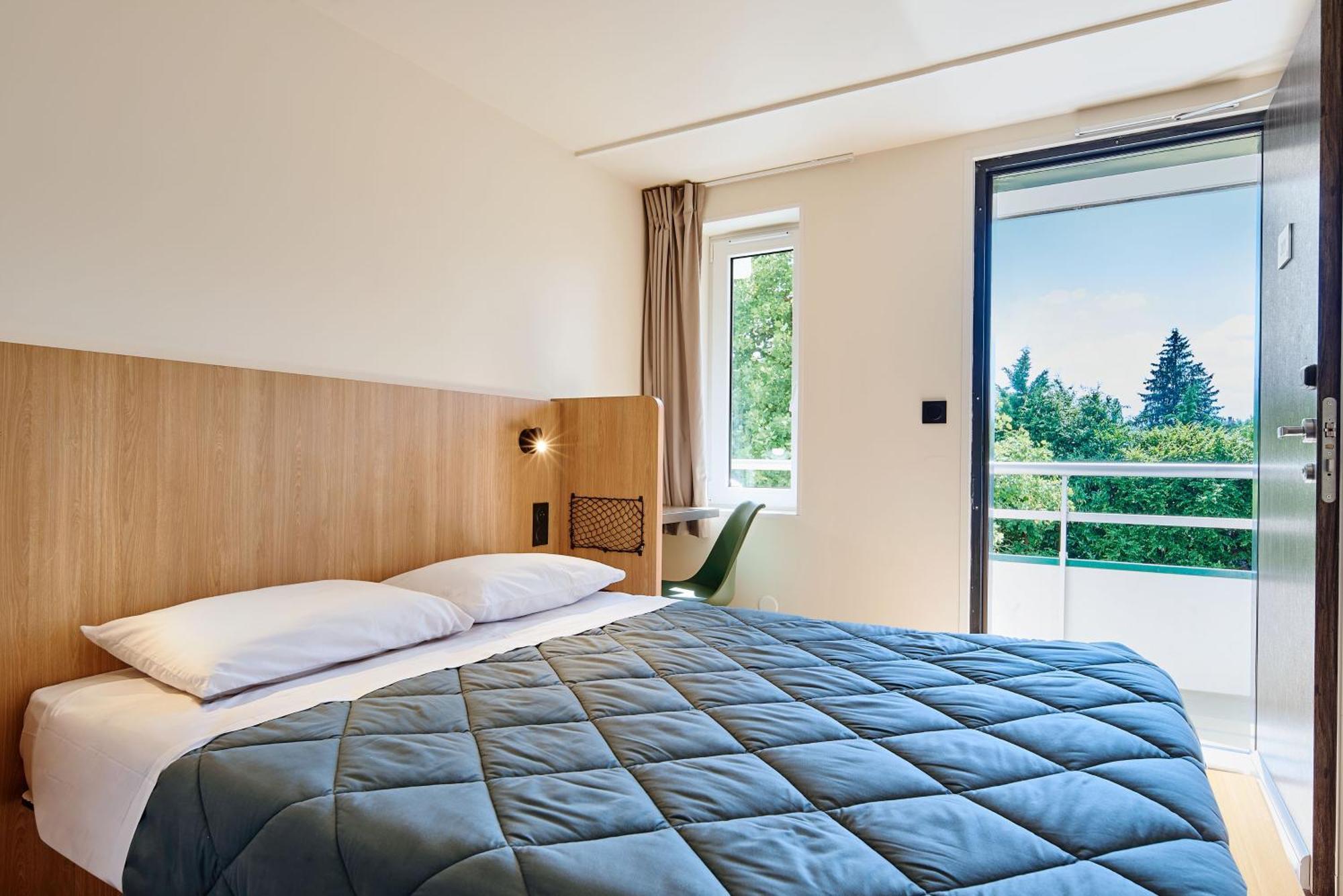 Standard Room 1 Queen Bed