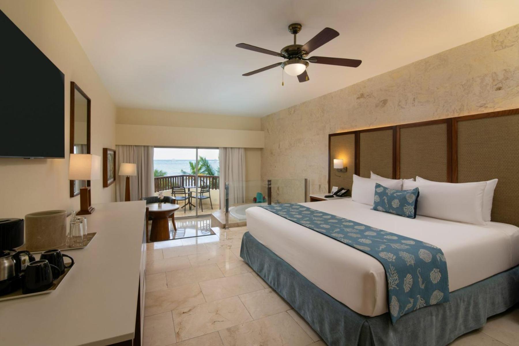Jr. Suite Premium Ocean Front View with Jacuzzi,1656240587:JPEG