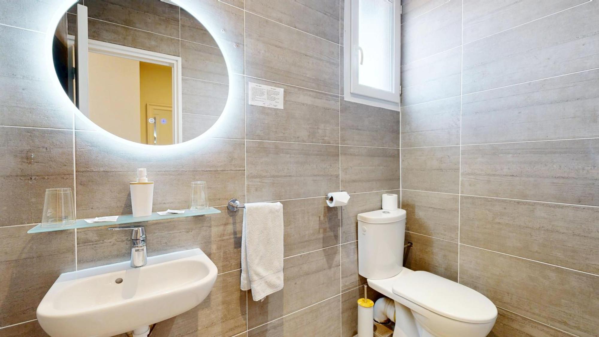 Double Room,1658064822:JPEG