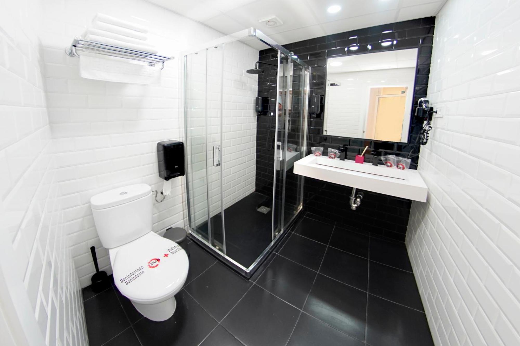 Chambre Quadruple avec Navette Aéroport Gratuite