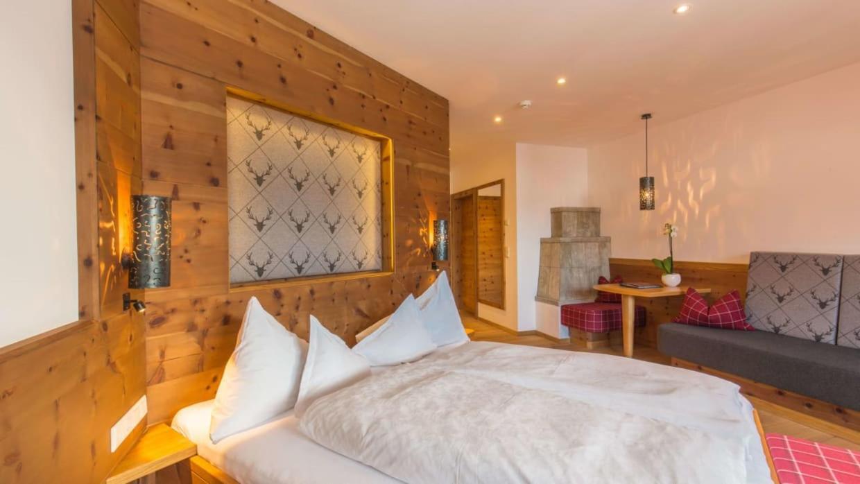 Chambre Double avec Balcon (2 Adultes + 1 Enfant)