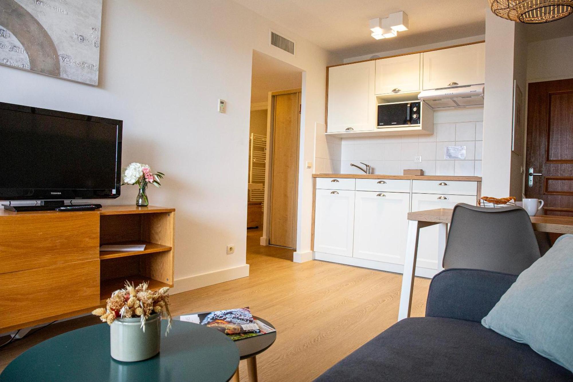 One-Bedroom Apartment Mountain Side,1663755253:JPEG