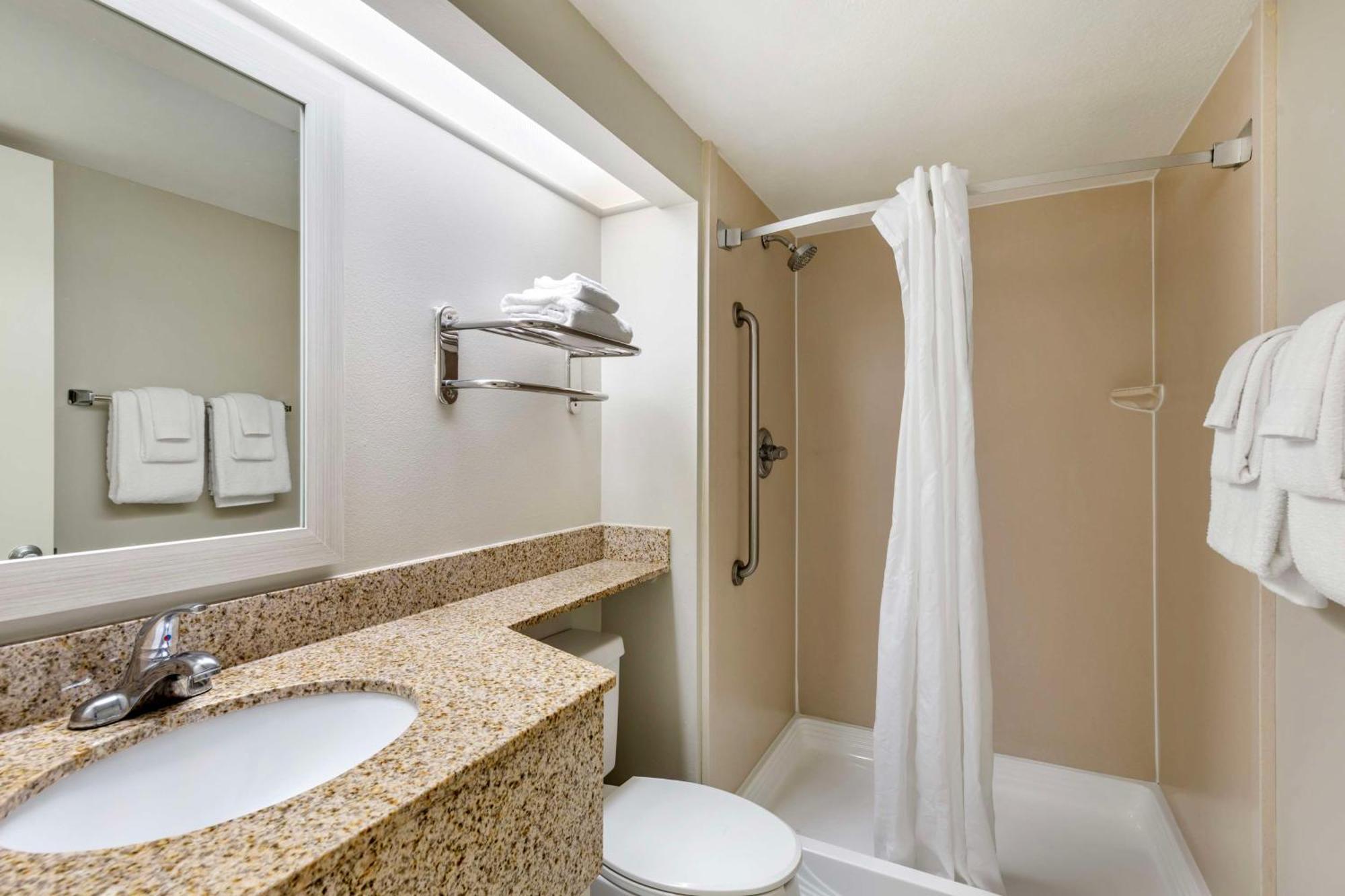 Chambre Deluxe avec 2 Lits Queen-Size et Cuisine