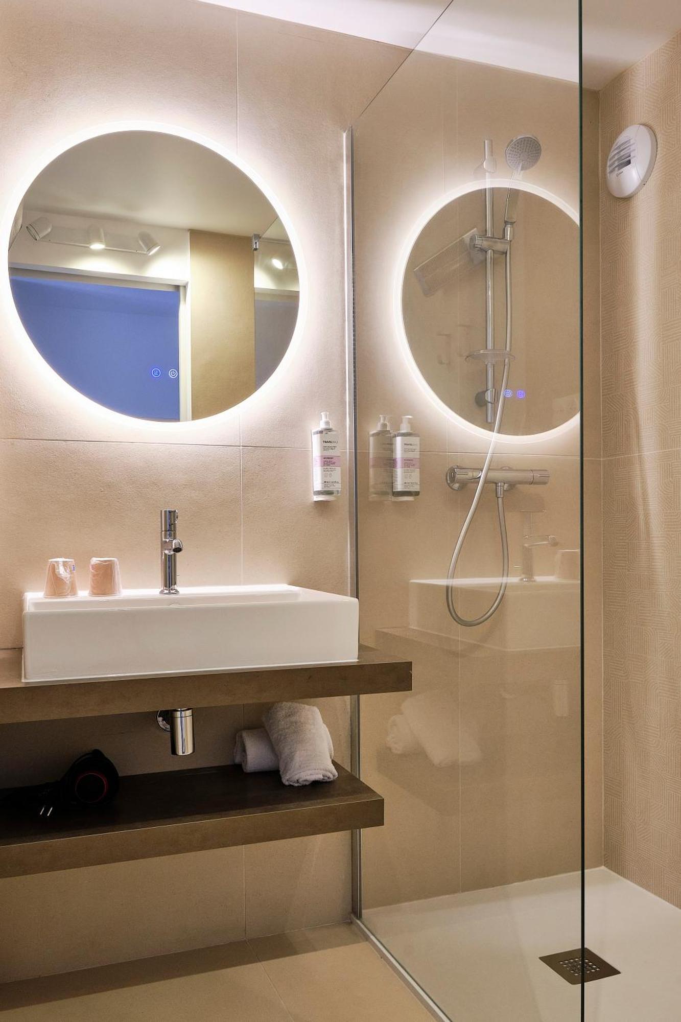 Double or Twin Room with City View,1666025125:JPEG