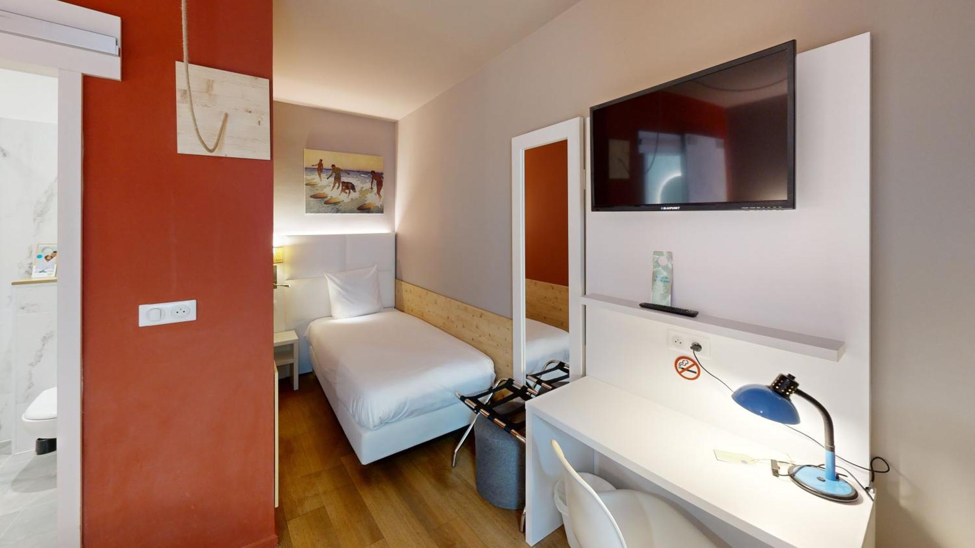 Pop Room Three Single Beds or King Single Beds,1666048299:JPEG
