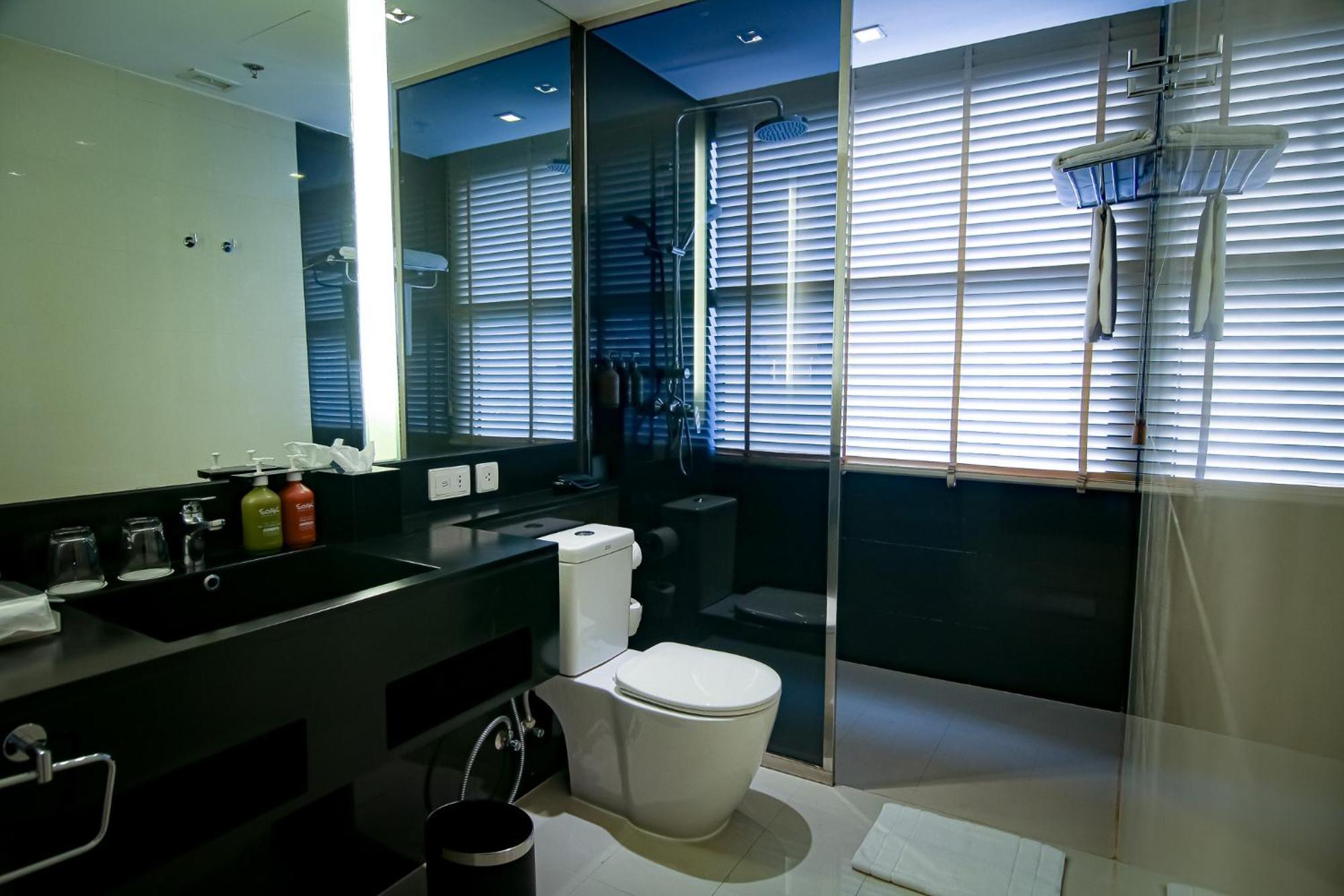 Standard King Room City View