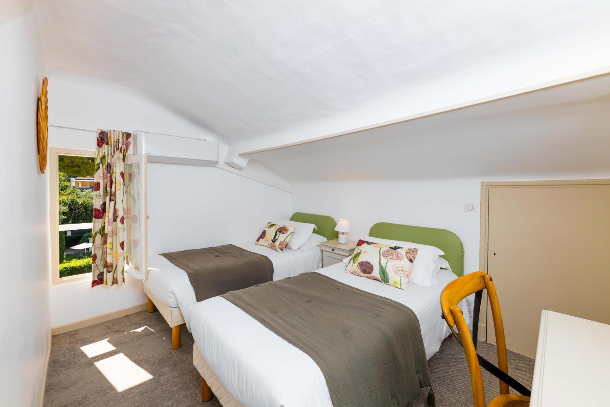 One-Bedroom Suite Sea View