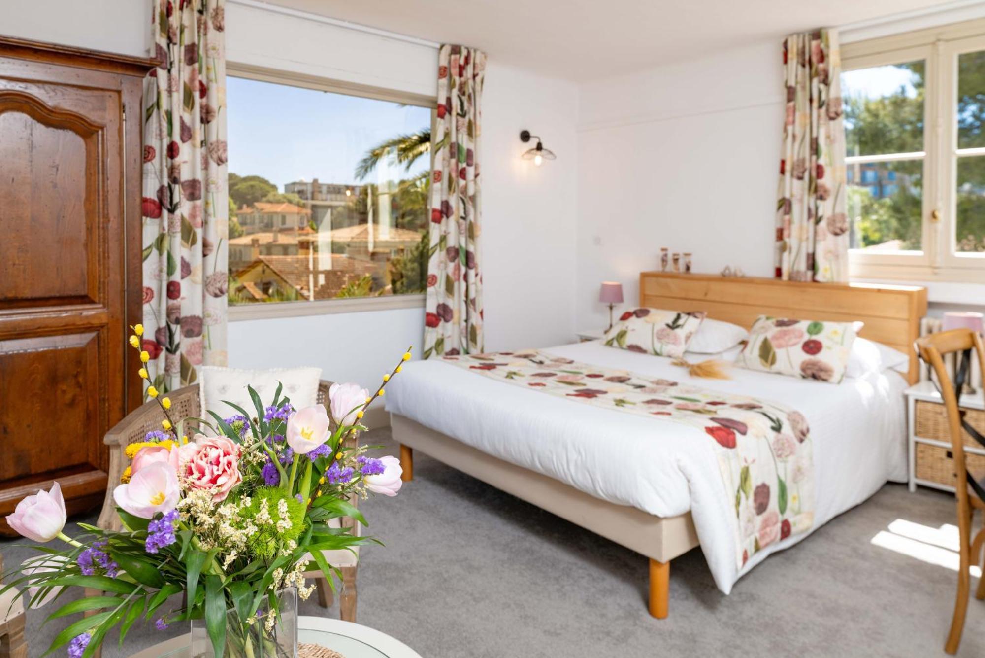 One-Bedroom Suite Sea View