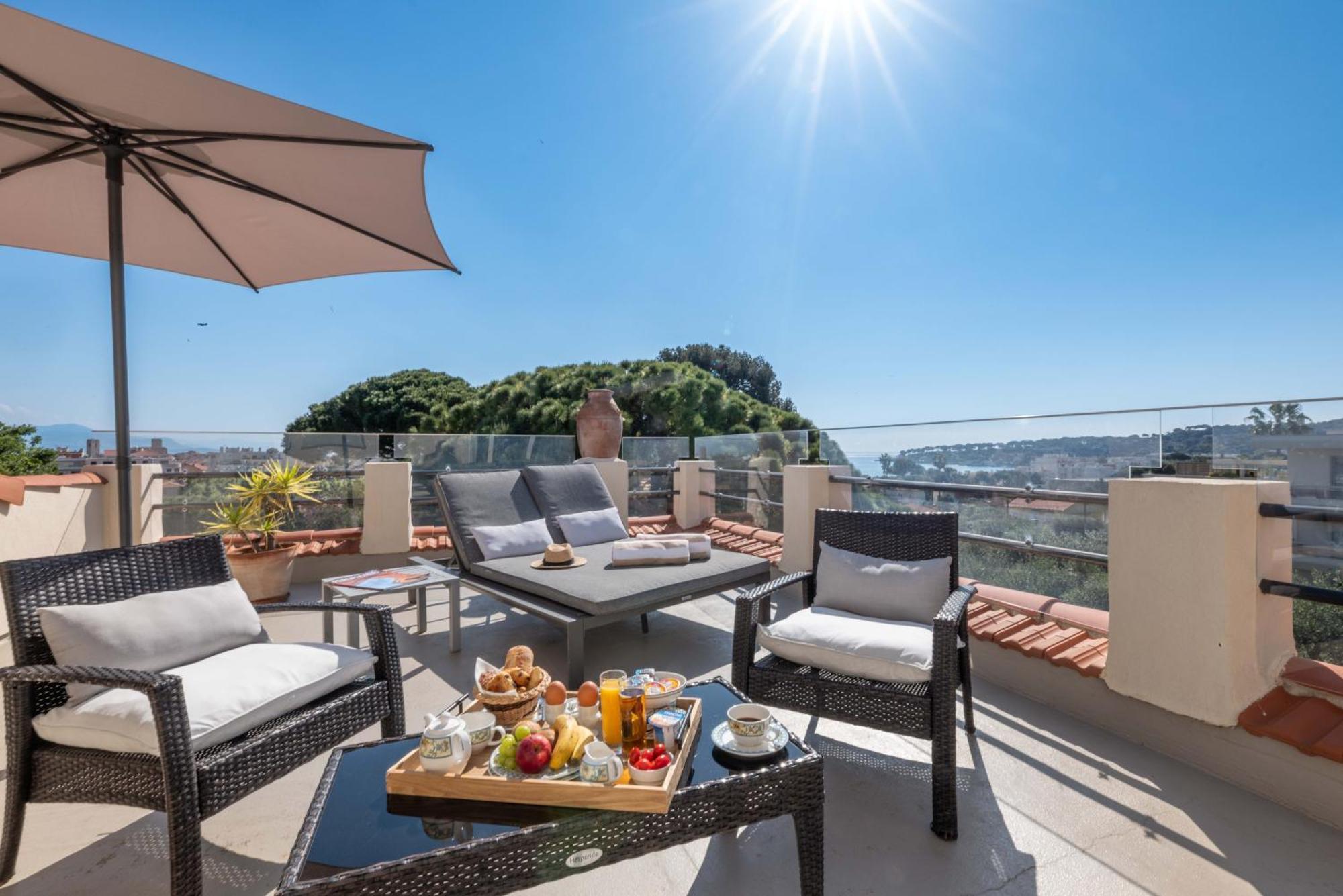 One-Bedroom Suite Sea View