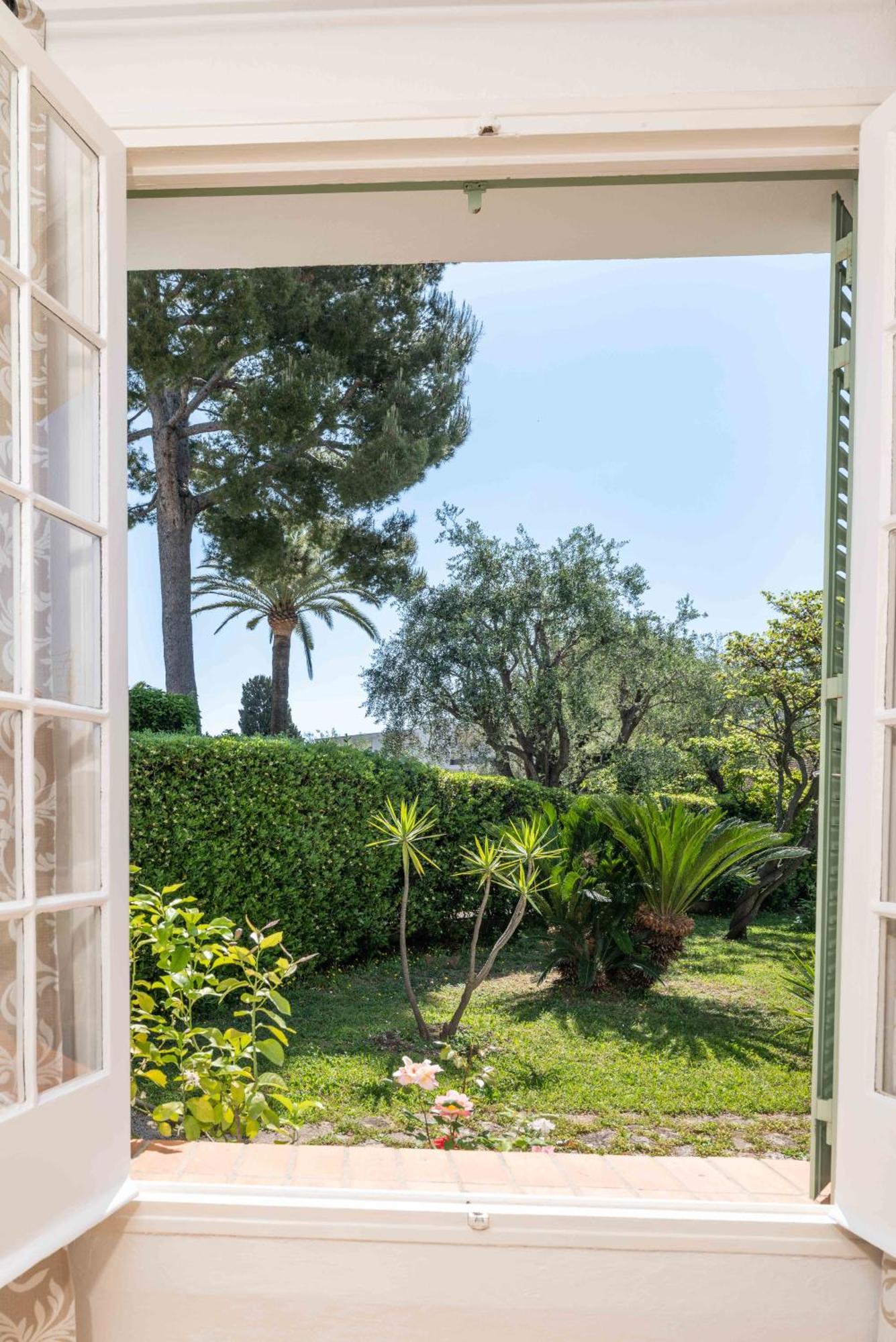 One-Bedroom Suite Garden View