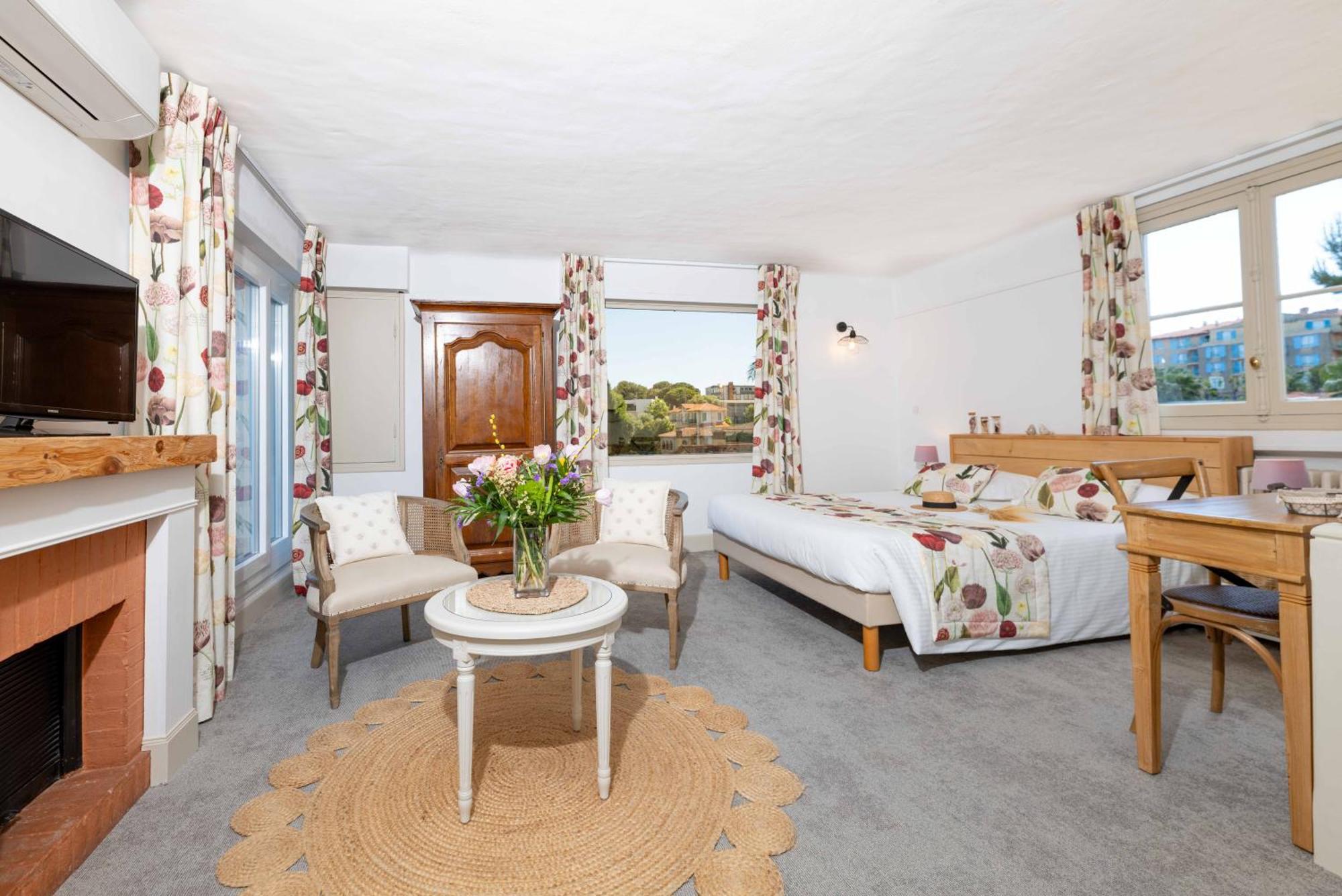 One-Bedroom Suite Sea View
