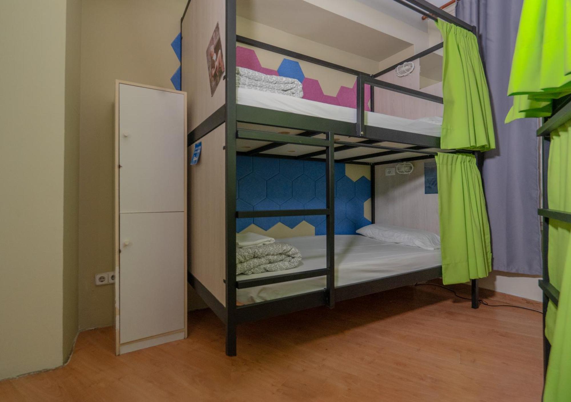 Lit dans Dortoir pour Femmes de 4 Lits