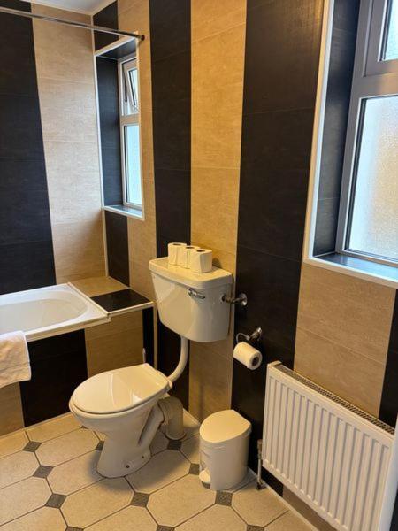 Twin Room,1674705311:JPEG
