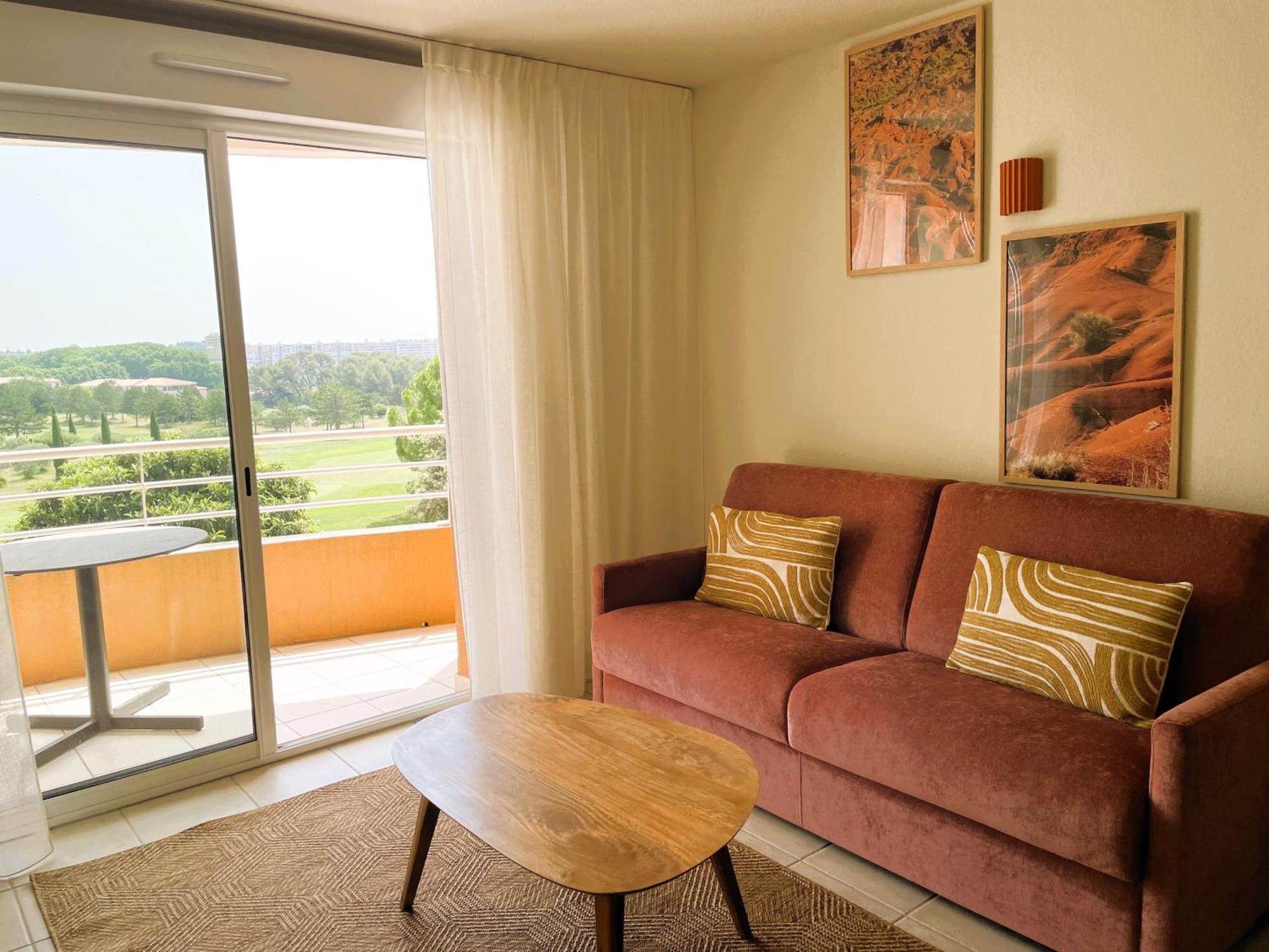 Apartment Golf side