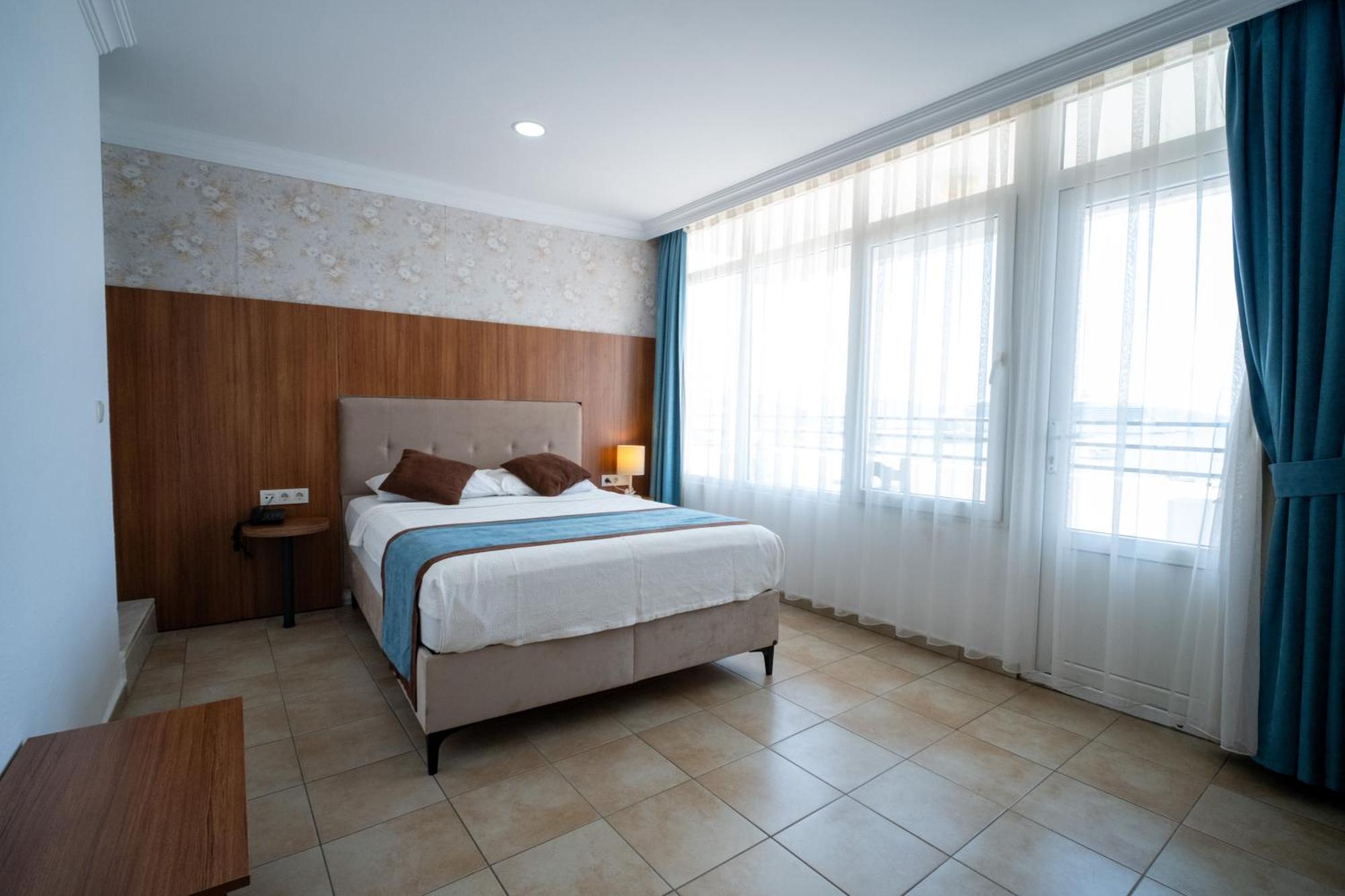 Chambre Lit Queen-Size avec Balcon