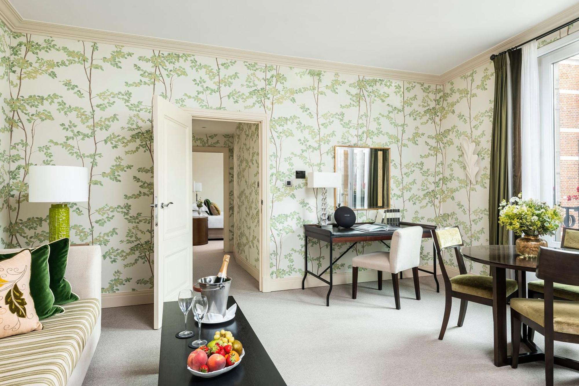 Executive Suite,1681712447:JPEG