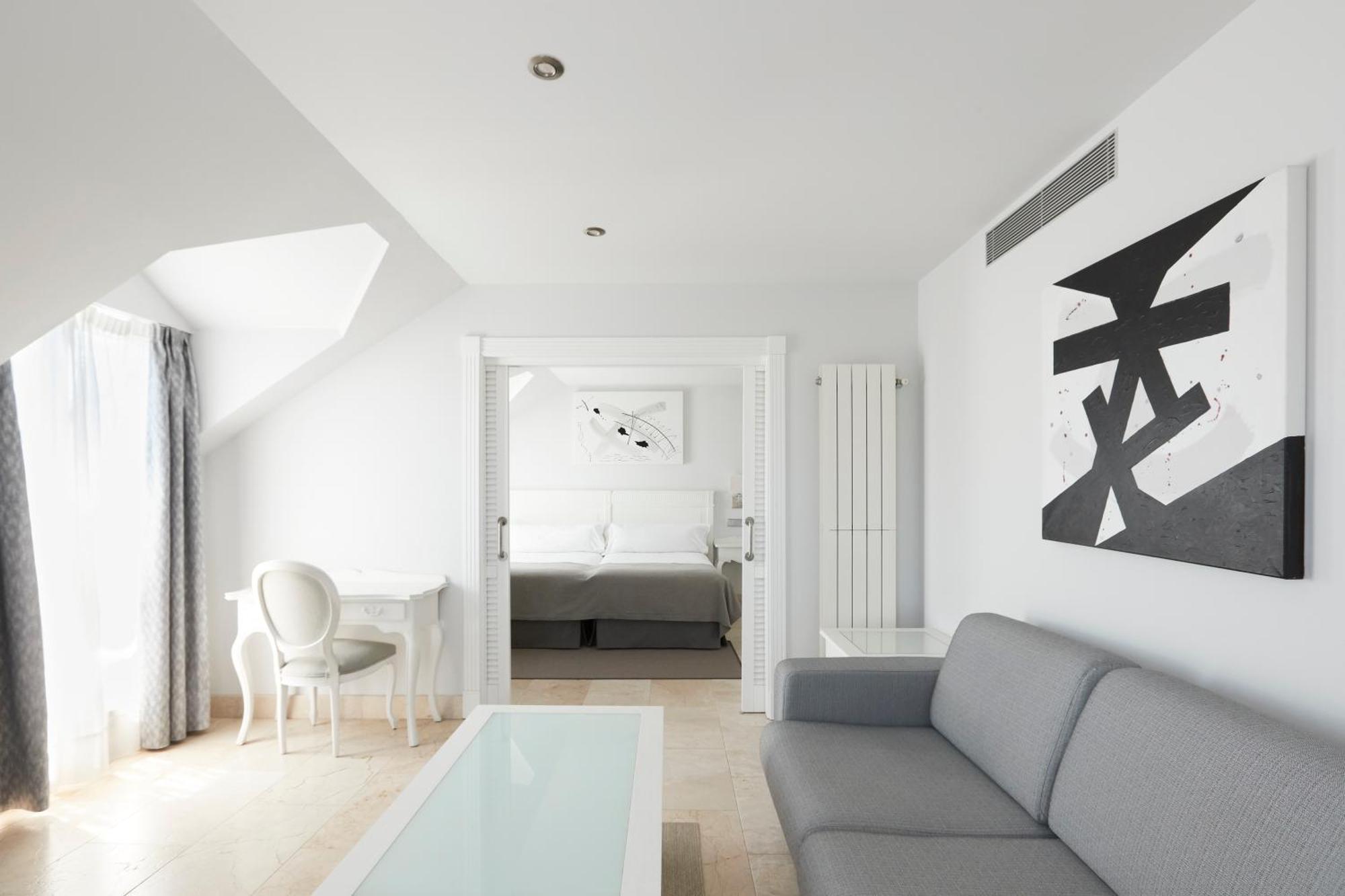 Double Room Lounge