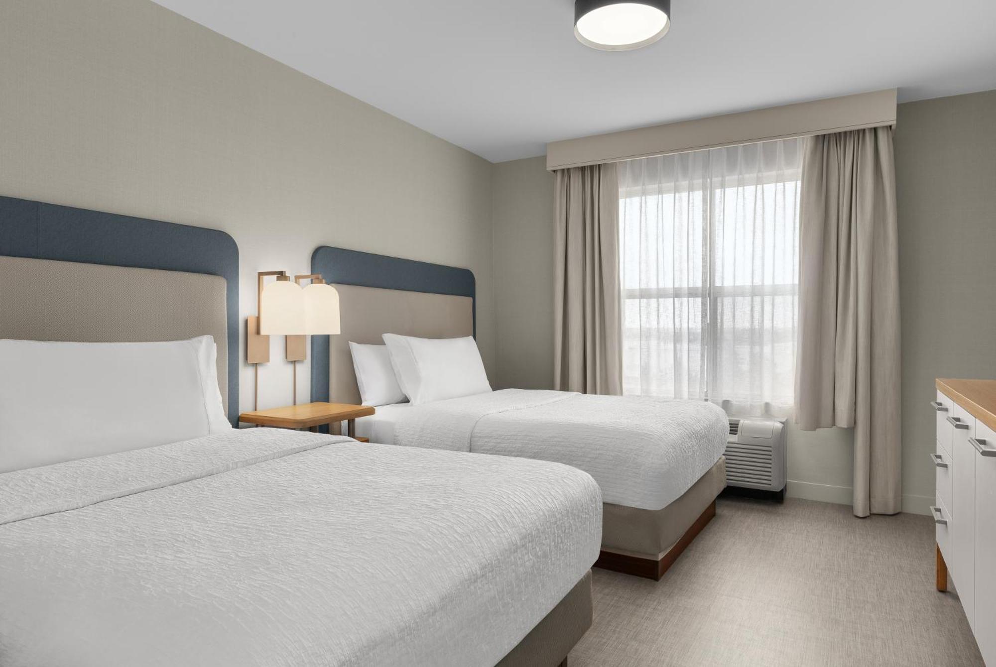 Two-Bedroom Suite One King Two Double Beds Non-Smoking