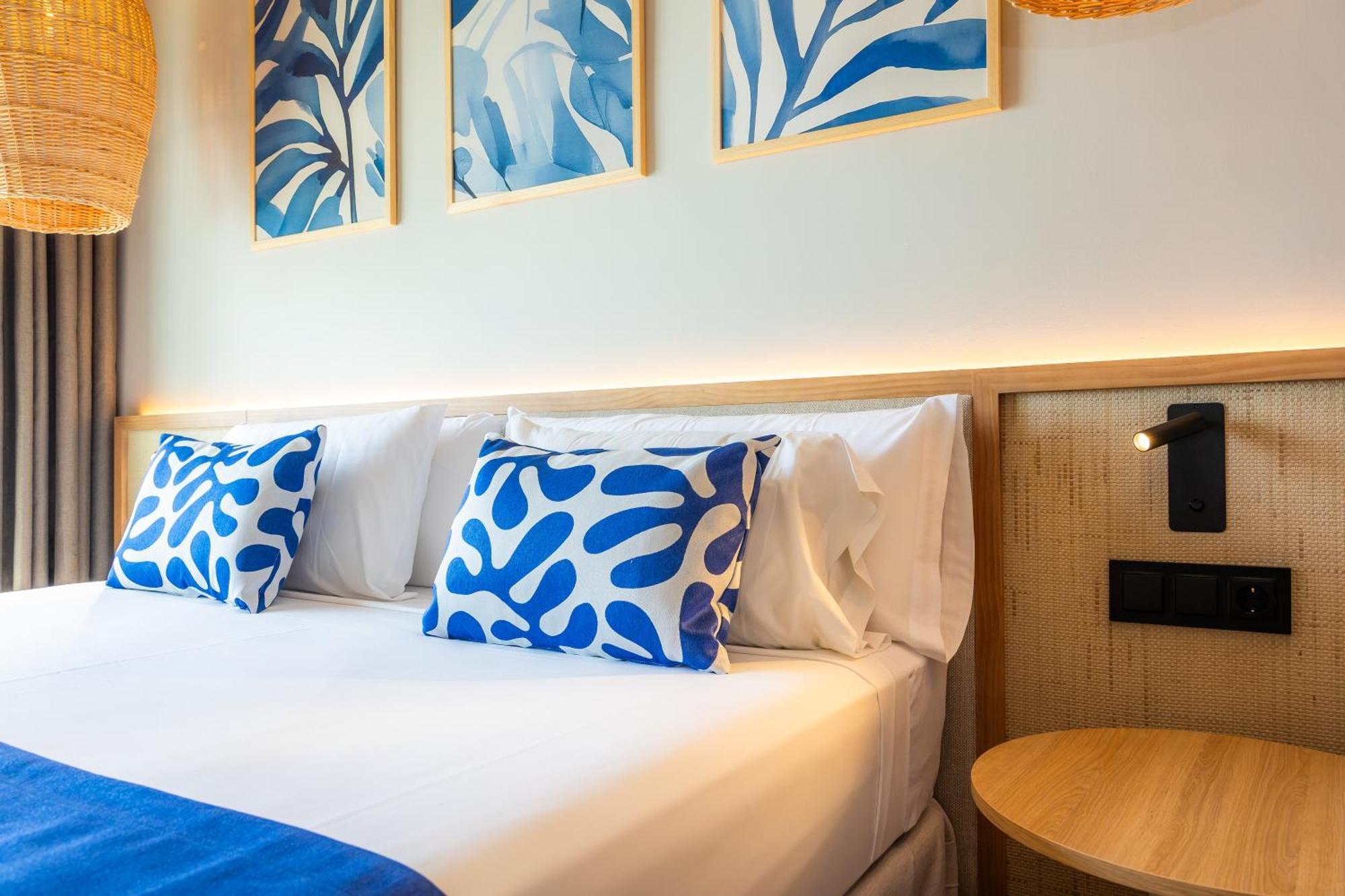 Chambre Double ou Lits Jumeaux - Vue Partielle sur Mer