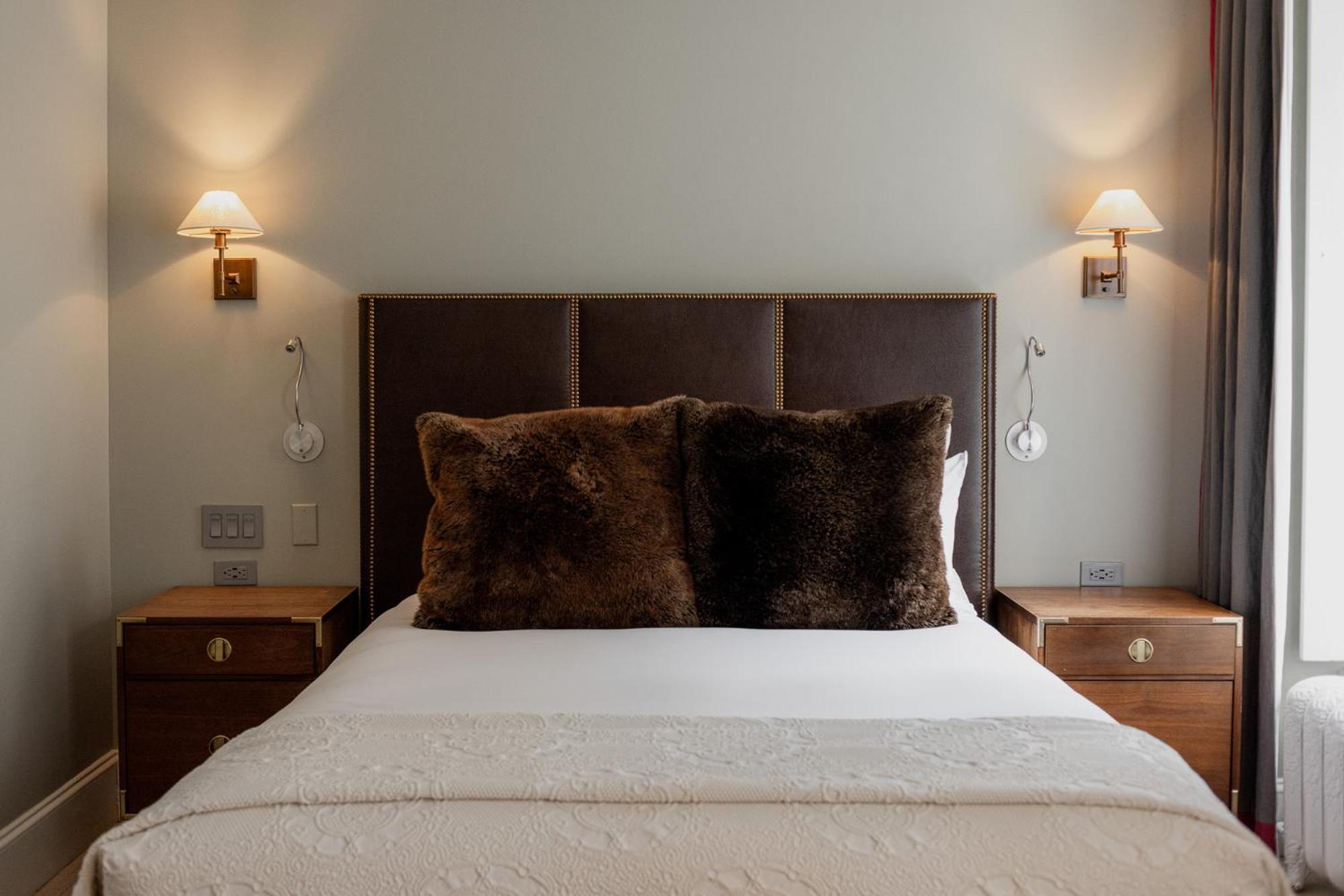 Comfort Queen Room