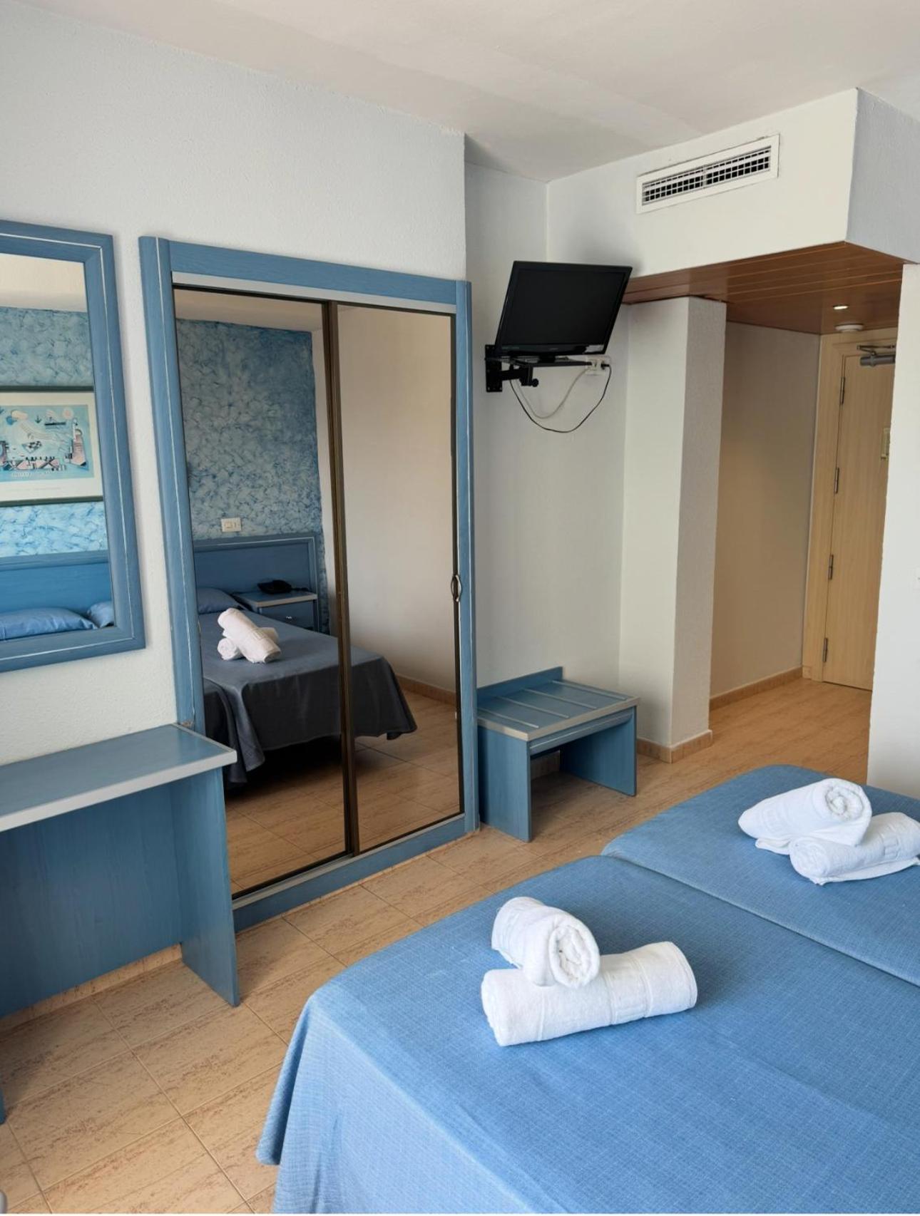 Chambre Double avec 2 Lits d'Appoint (2 Adultes + 2 Enfants)