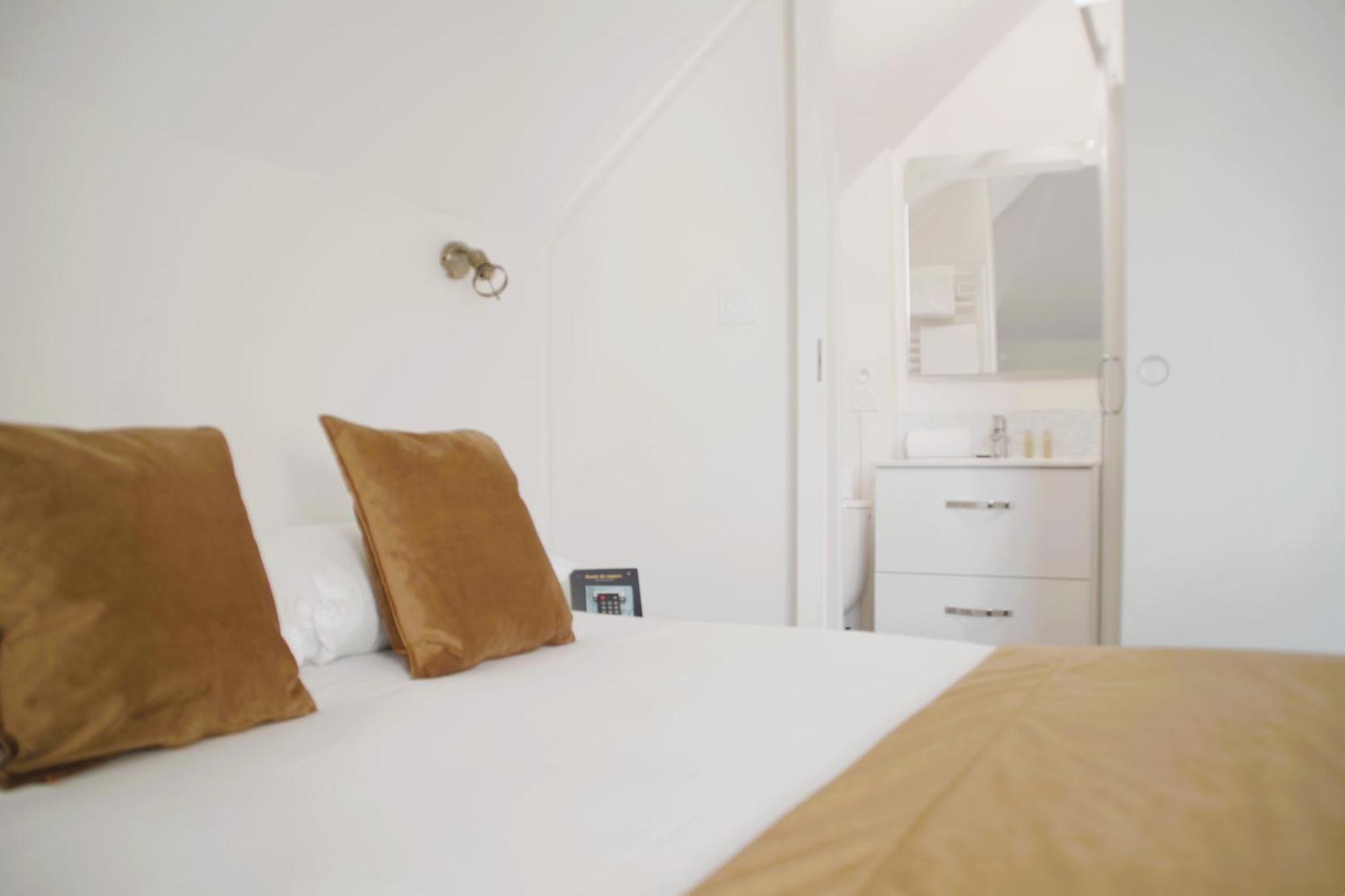 Standard Double Room Partial Sea View