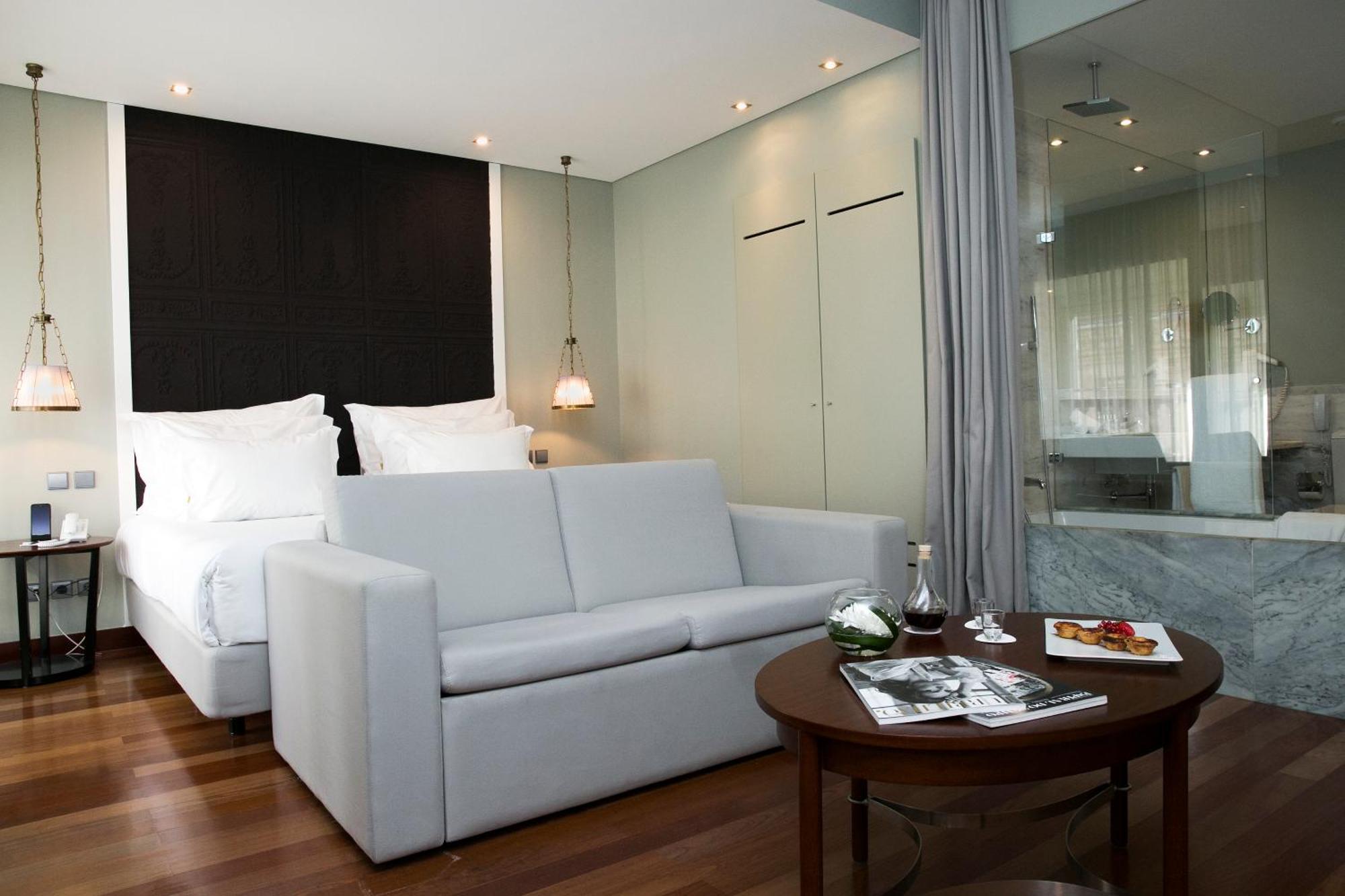 Deluxe Room King Size Bed
