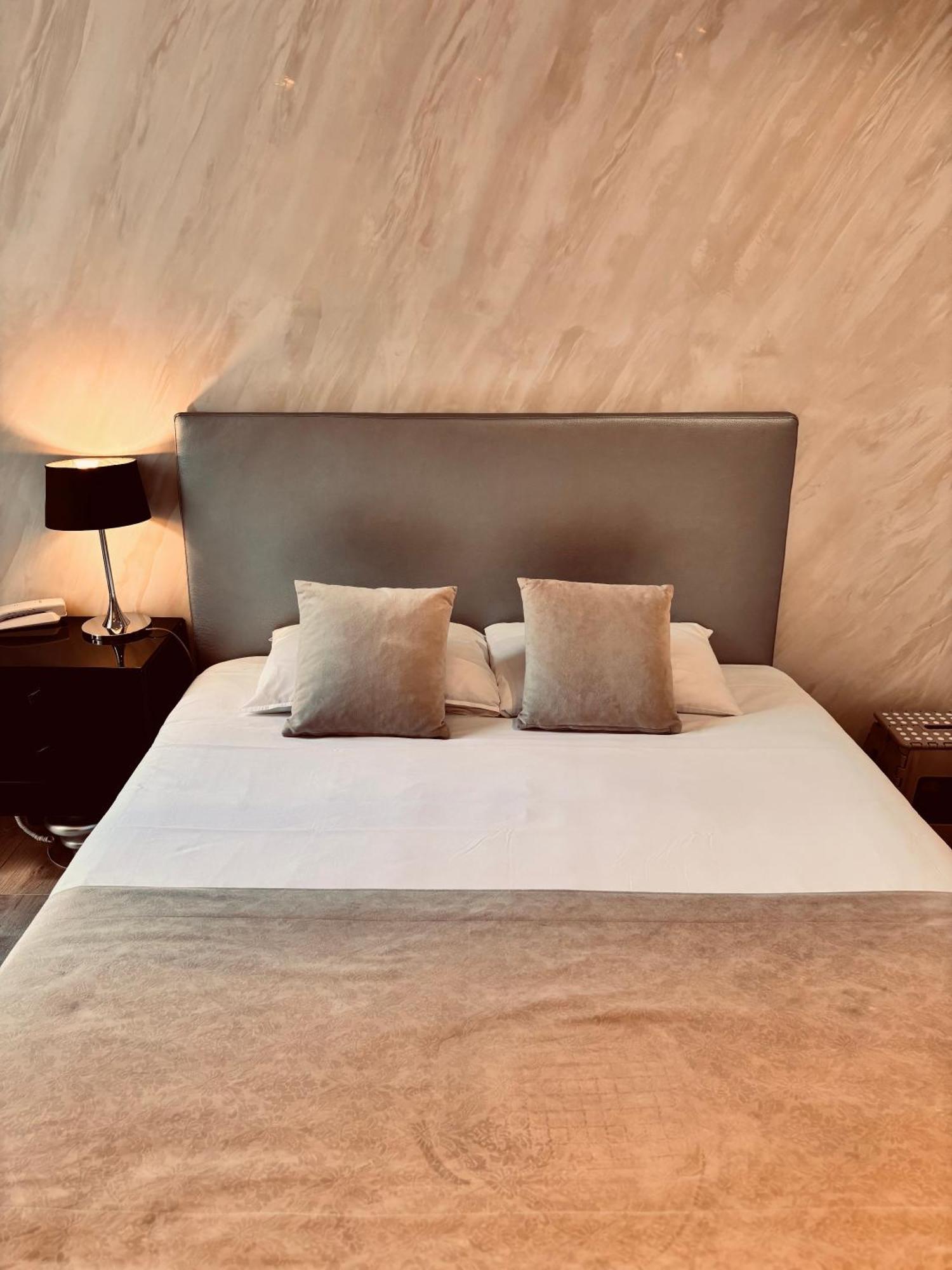 Chambre Double - Accessible aux Personnes à Mobilité Réduite