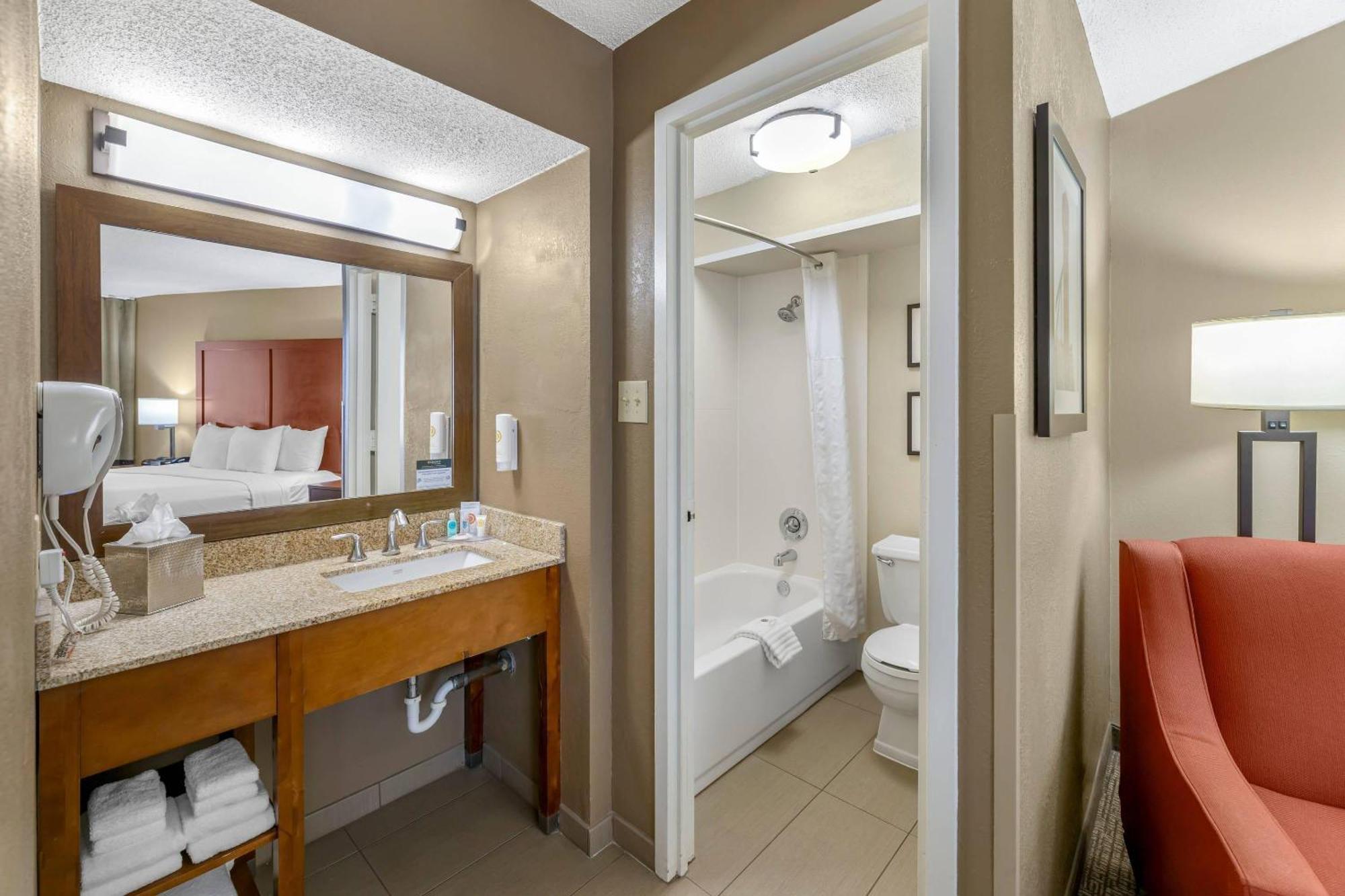 Superior Business King Room - Non-Smoking/Ground Floor,1697123073:JPEG