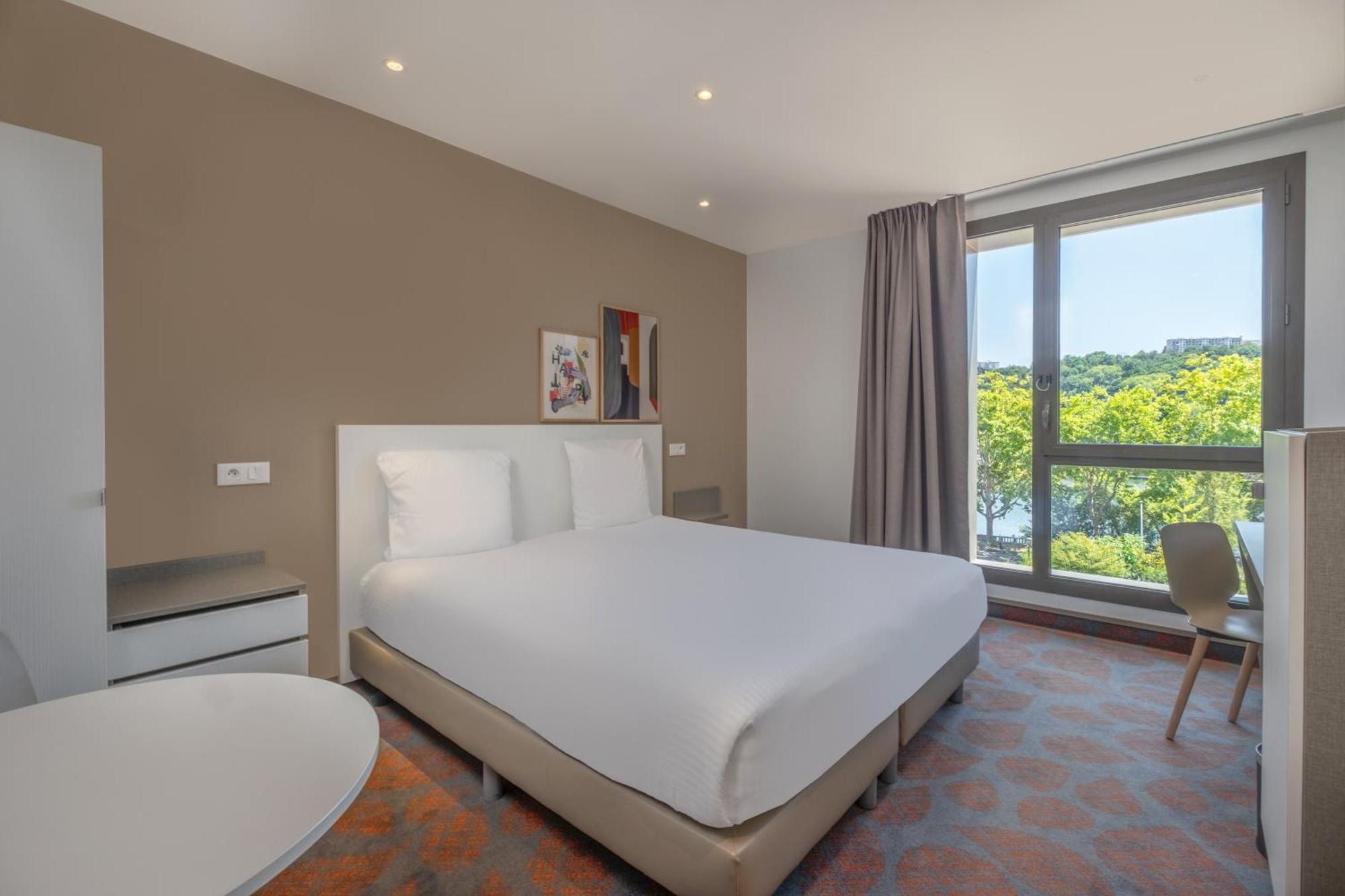 Chambre Lit King-Size - Vue sur Rivière