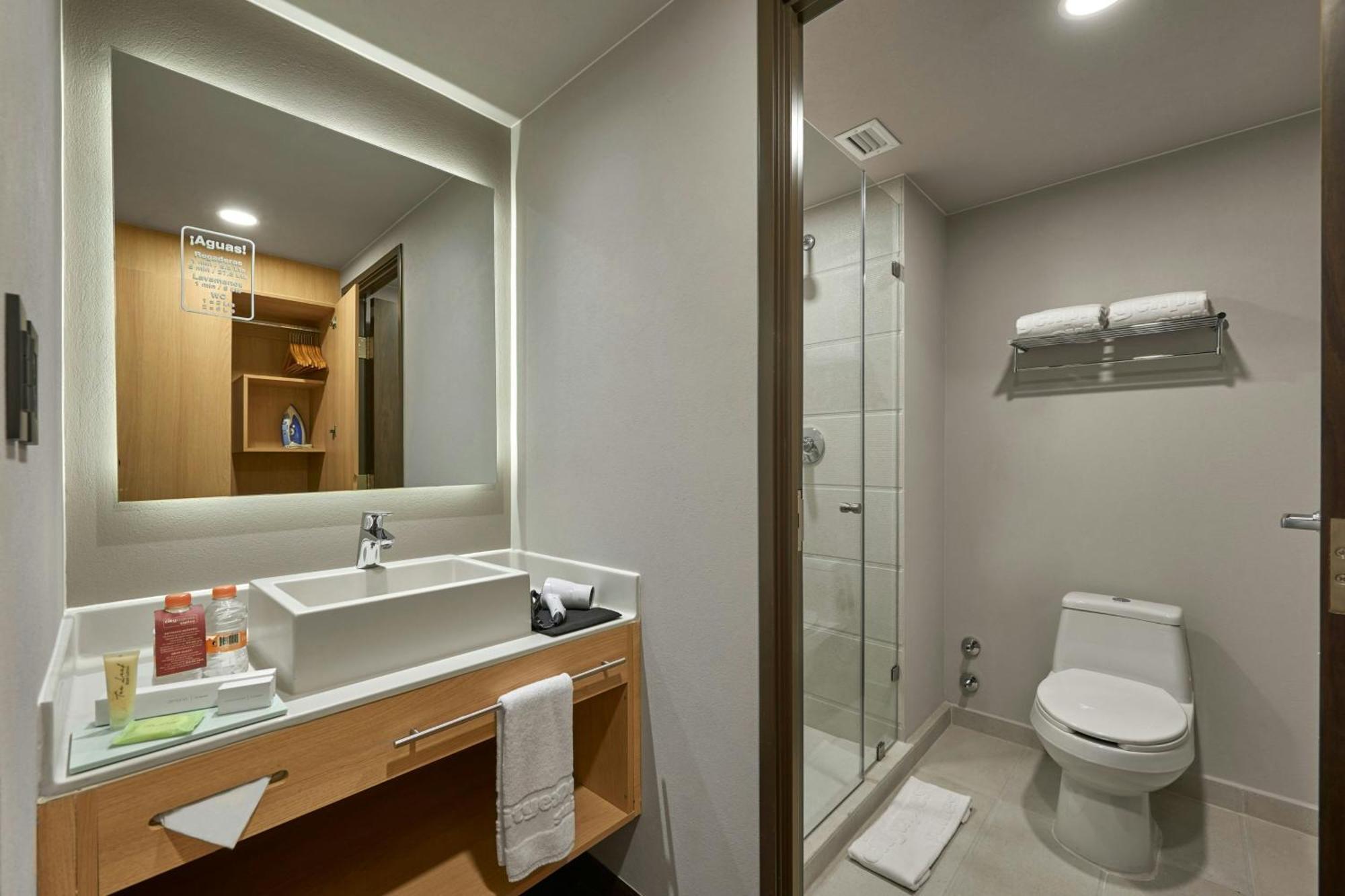 King Suite with Sofa Bed,1698343171:JPEG