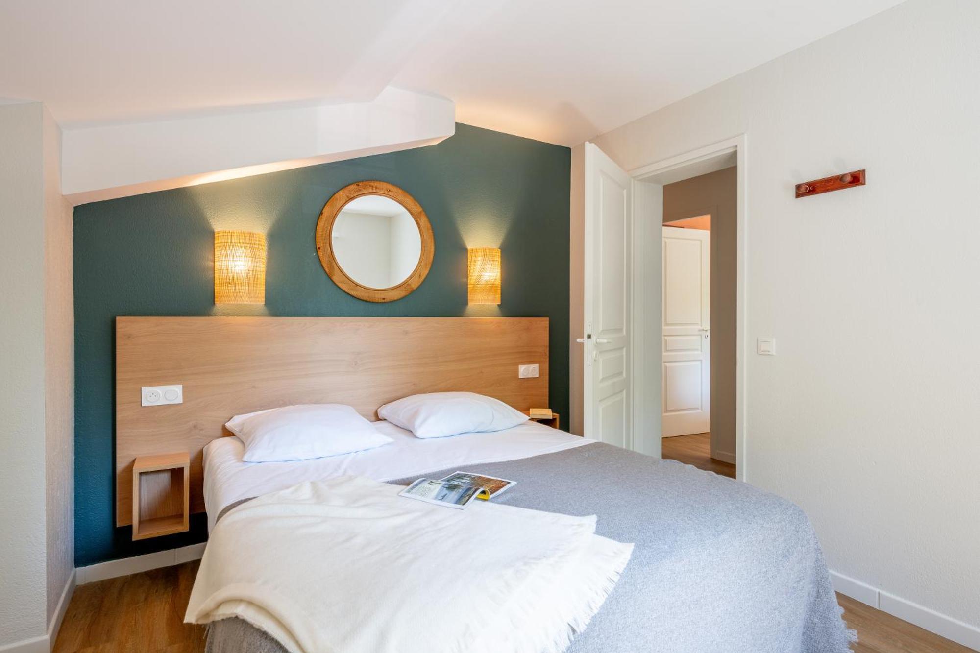 Superior One-Bedroom Apartment Sleeping Alcove Terrace or Balcony