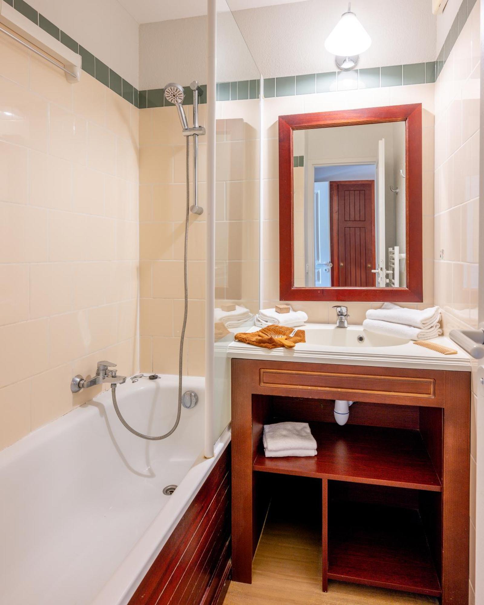 Superior One-Bedroom Apartment Sleeping Alcove Terrace or Balcony