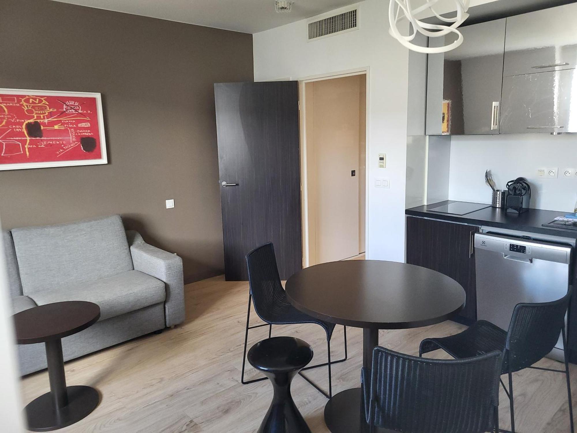 One-Bedroom Apartment