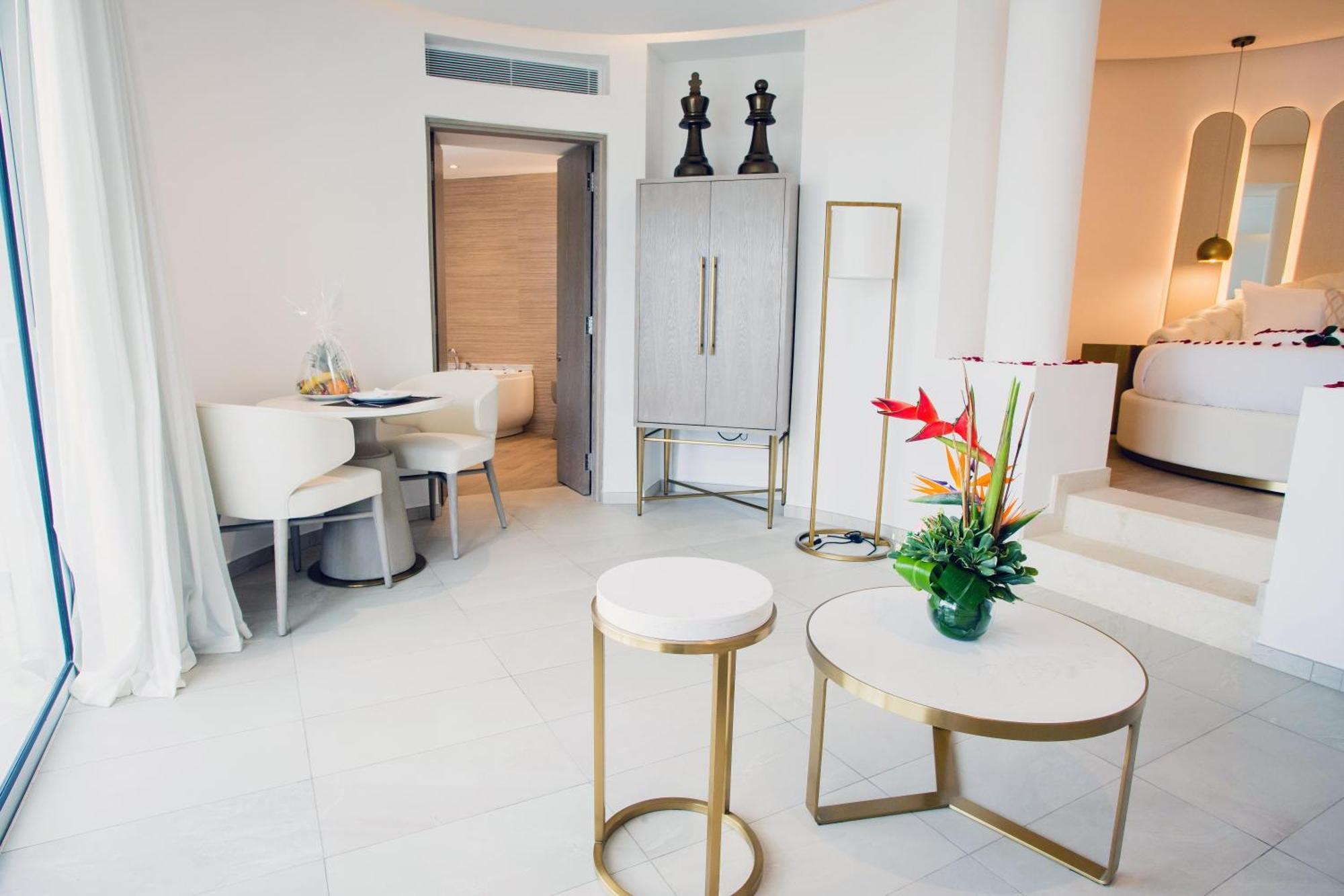 Suite Platinum Lune de Miel (Réservée aux Adultes)