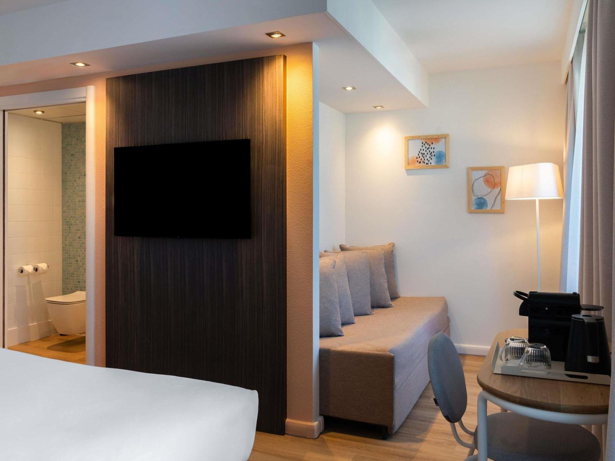 Junior Queen Suite a Double Sofa Bed Balcony
