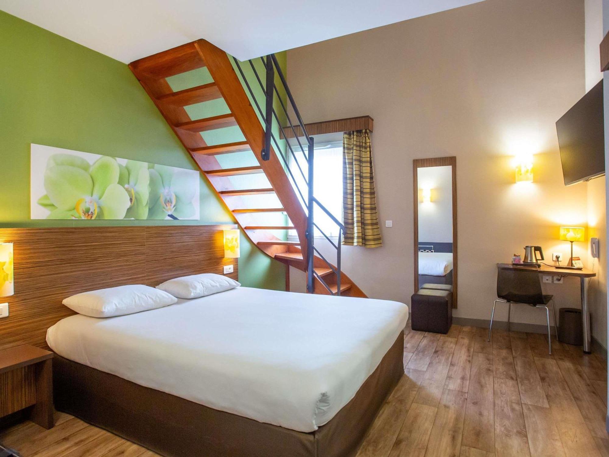 Standard Family Suite One Double Bed Twin Beds