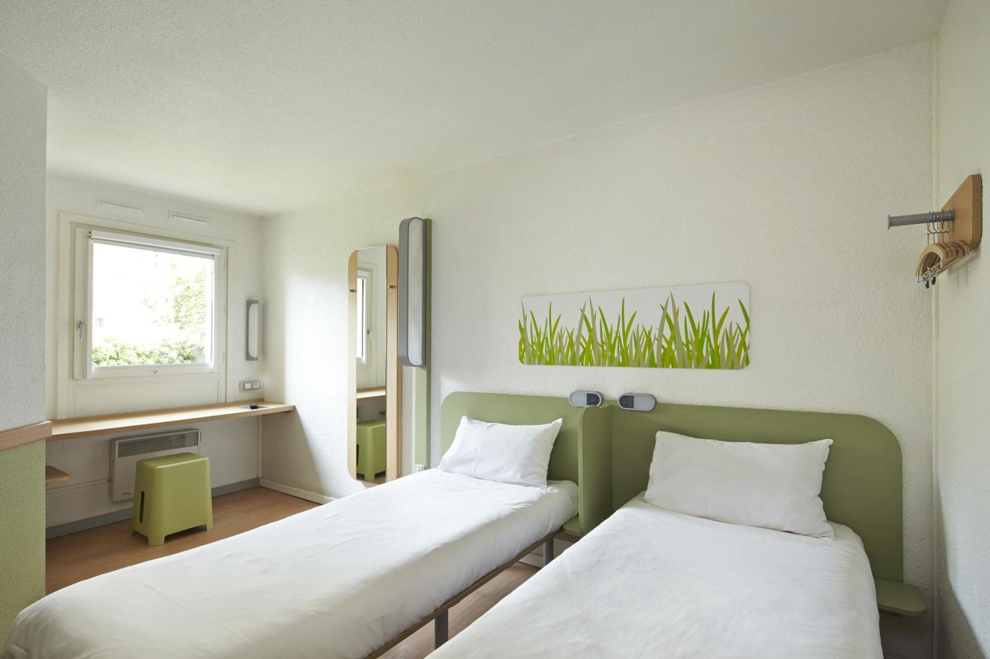 Twin Room,1704955644:JPEG