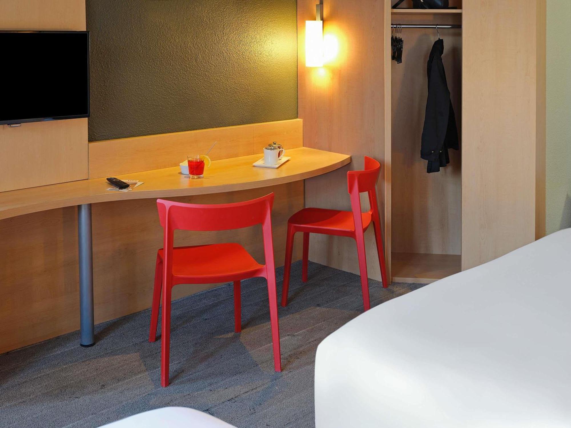 Standard Room with One Double Bed and One Single Bed,1704957868:JPEG