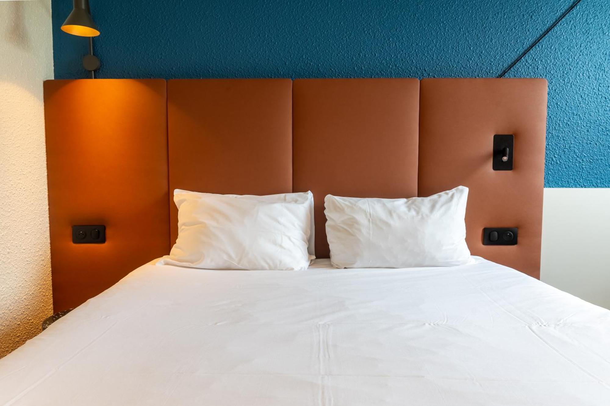 Two side by side rooms (not connected),1704965389:JPEG