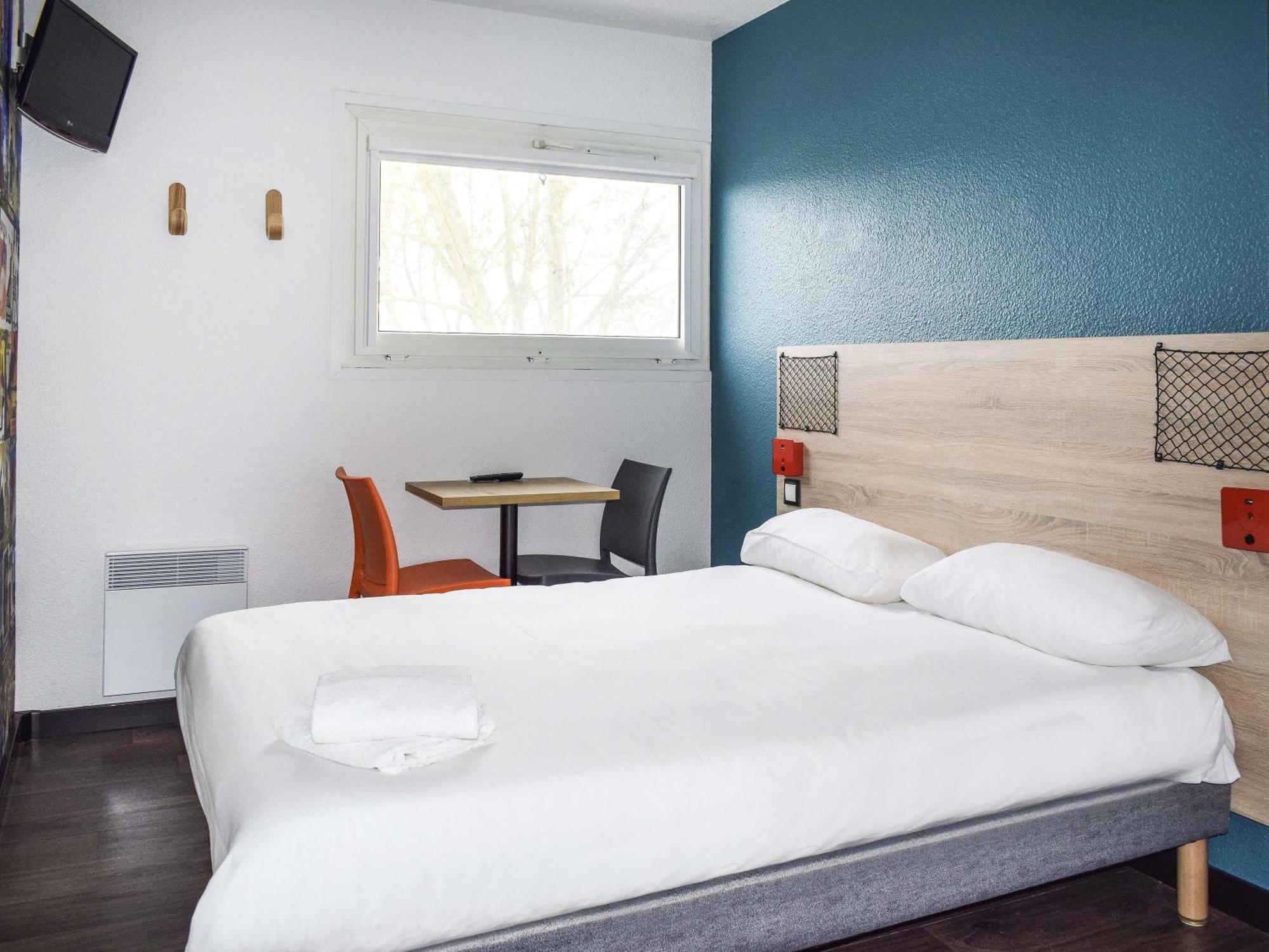 Cabrio Twin Room Bathroom